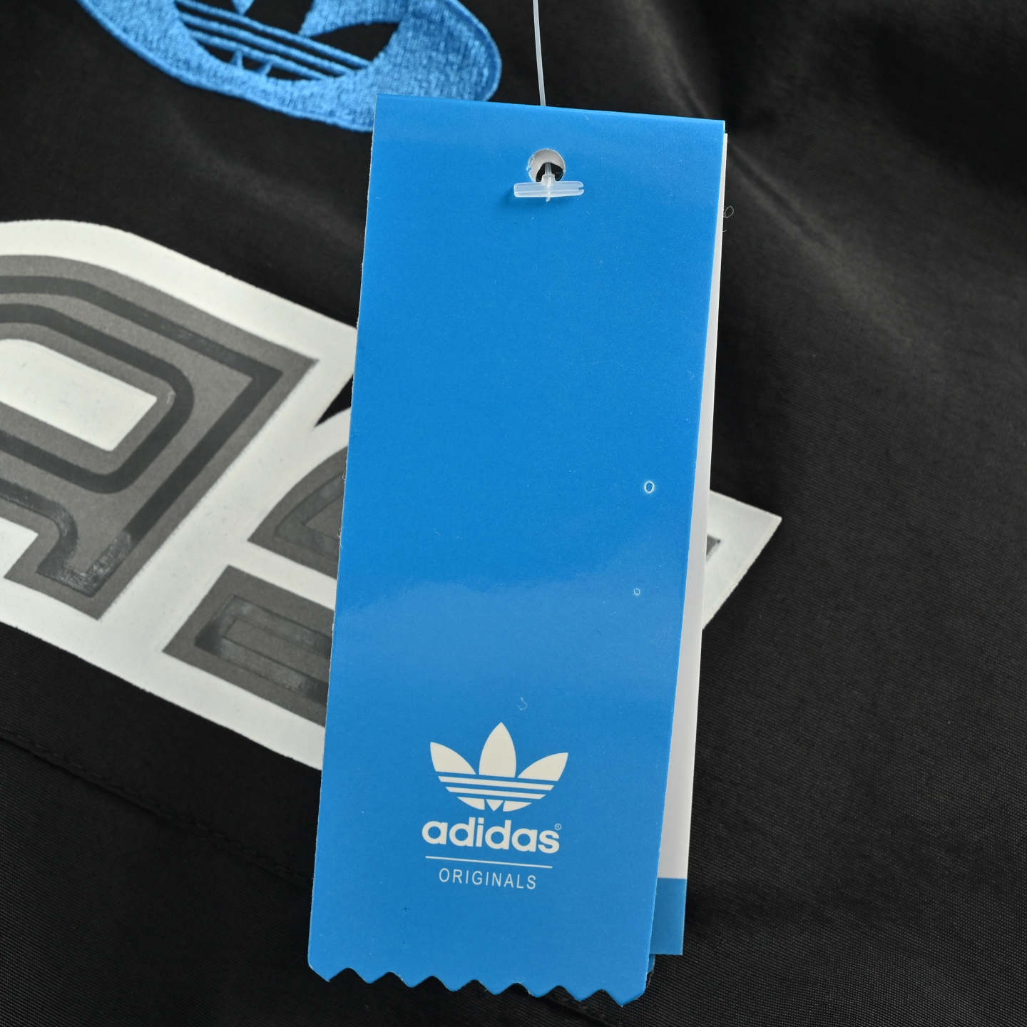 Adidas/阿迪达斯 originals运动防风透气长袖夹克外套 前小logo刺绣精致美观 Adidas/阿迪达斯 originals运动防风透气长袖夹克外套 前小logo刺绣精致美观