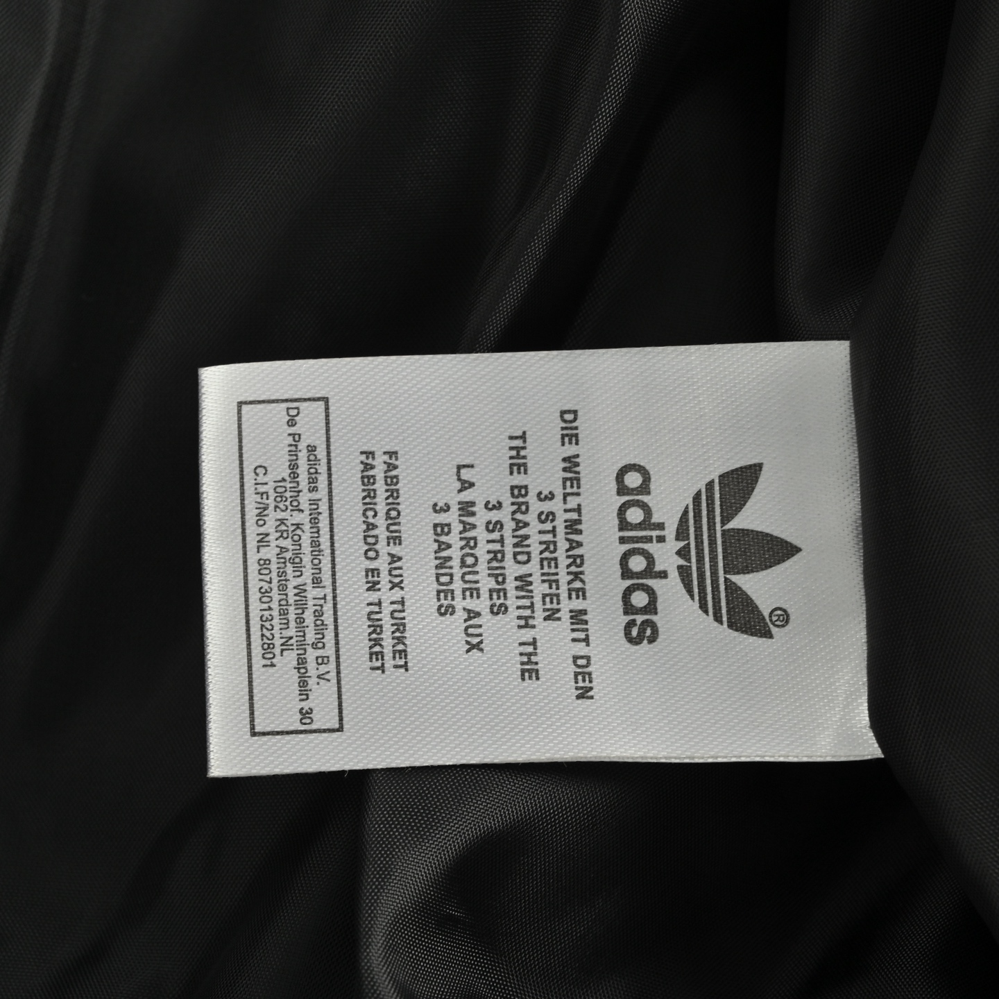 Adidas/阿迪达斯 originals运动防风透气长袖夹克外套 前小logo刺绣精致美观 Adidas/阿迪达斯 originals运动防风透气长袖夹克外套 前小logo刺绣精致美观
