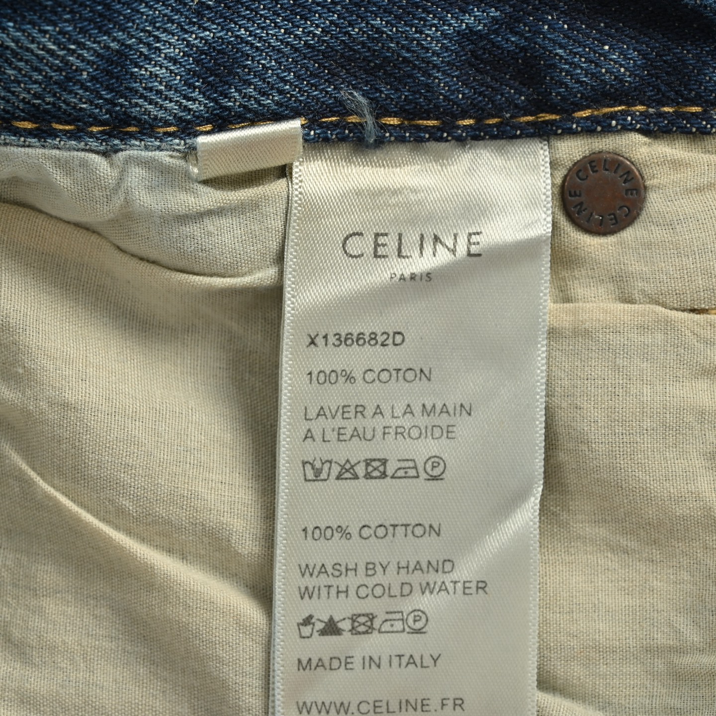 Celine/赛琳 刀割破洞牛仔裤 经典水洗色泽 Celine/赛琳 刀割破洞牛仔裤 经典水洗色泽