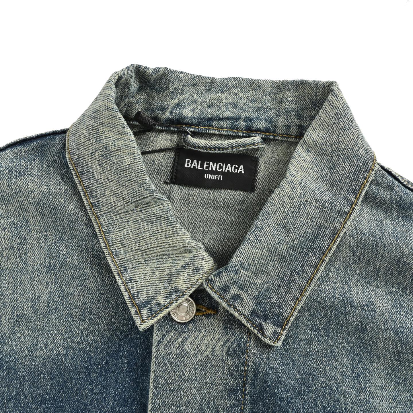 Balenciaga/巴黎世家 24Fw 小字母满印水洗牛仔外套 Balenciaga/巴黎世家 24Fw 小字母满印水洗牛仔外套