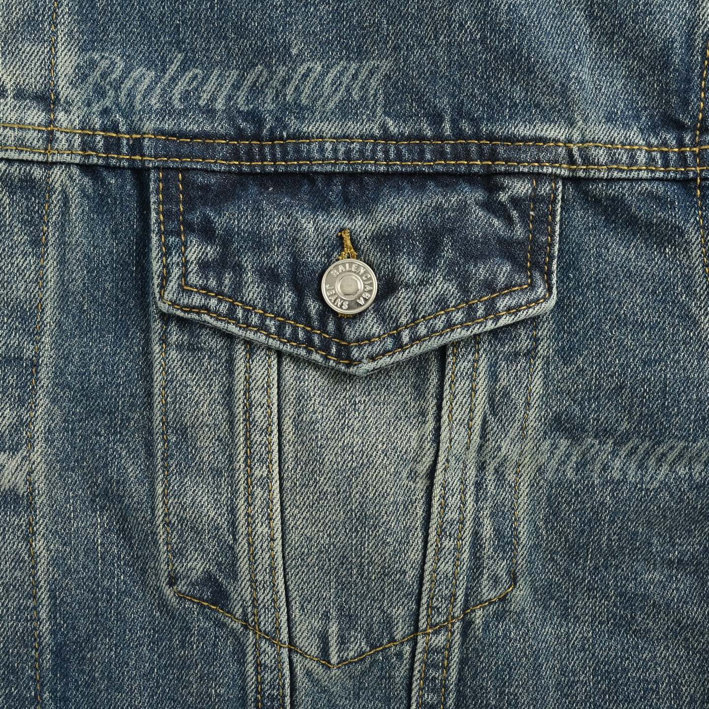Balenciaga/巴黎世家 24Fw 小字母满印水洗牛仔外套 Balenciaga/巴黎世家 24Fw 小字母满印水洗牛仔外套