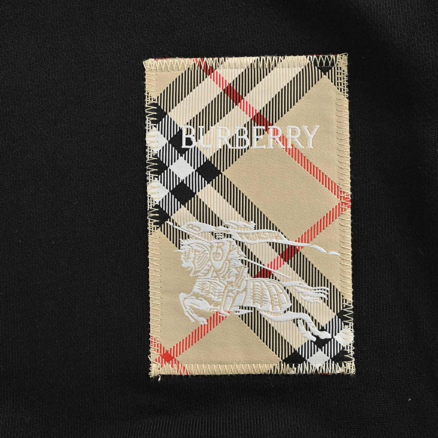 Burberry/巴宝莉 25Fw 下摆格纹战马贴布圆领卫衣 Burberry/巴宝莉 25Fw 下摆格纹战马贴布圆领卫衣
