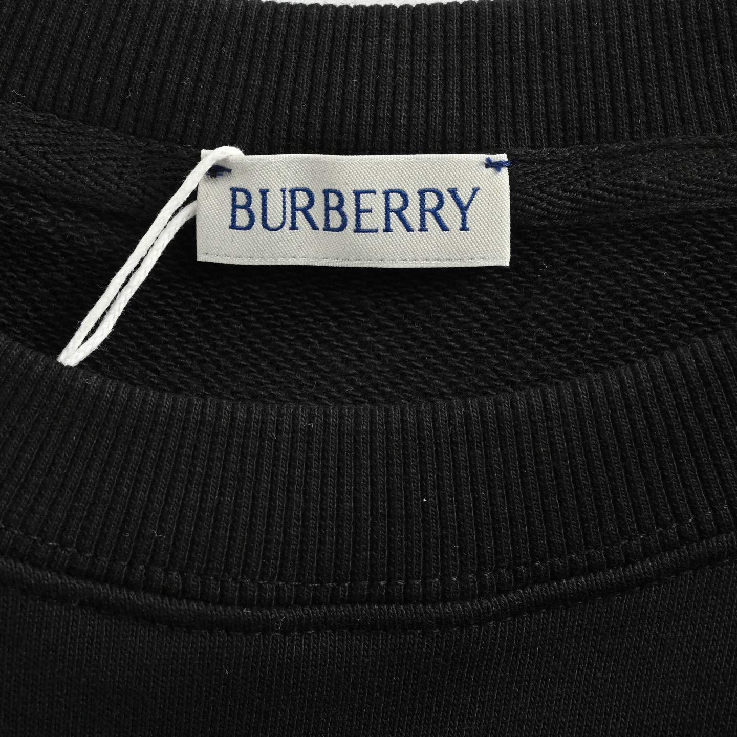 Burberry/巴宝莉 25Fw 下摆格纹战马贴布圆领卫衣 Burberry/巴宝莉 25Fw 下摆格纹战马贴布圆领卫衣