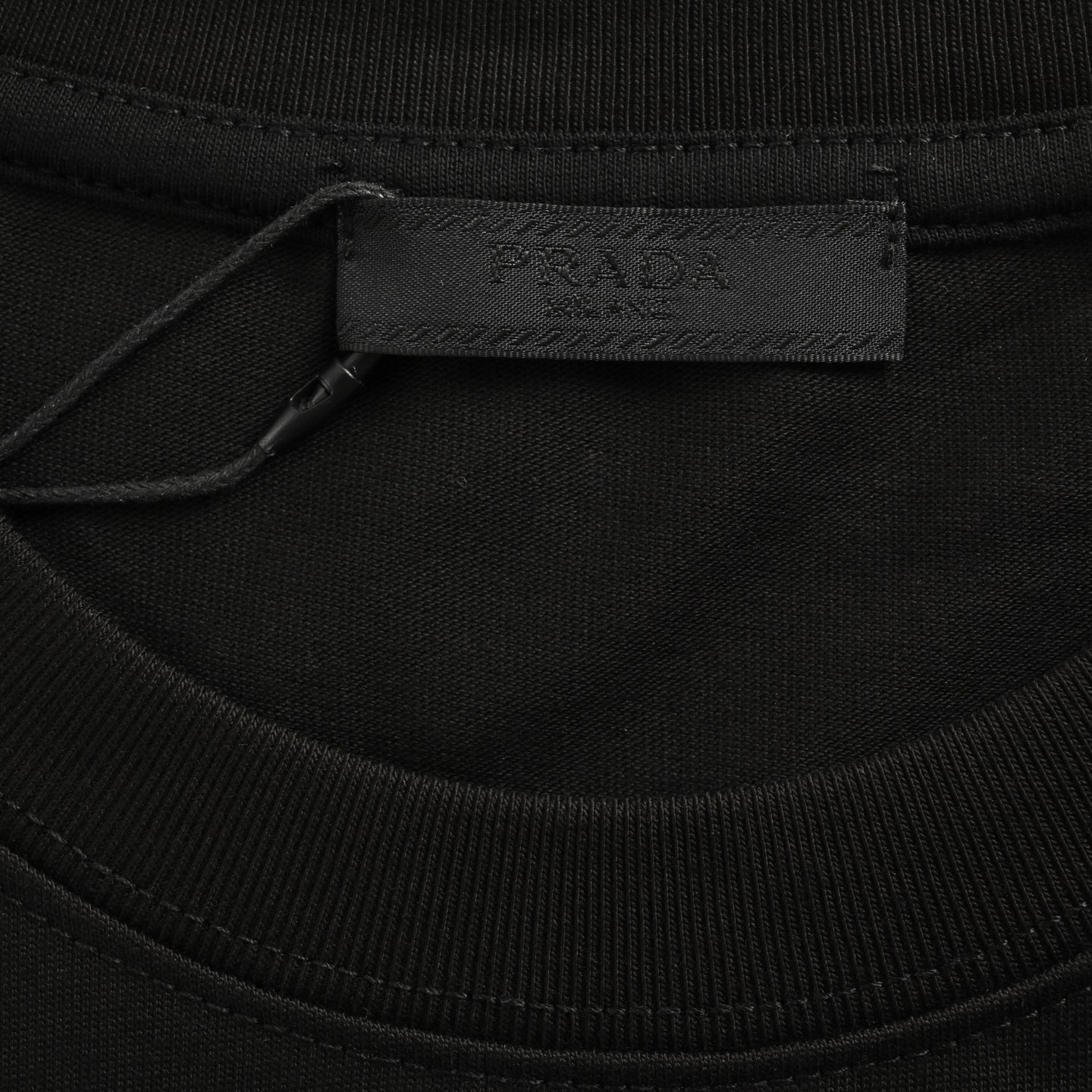Prada/普拉达 25Fw 大logo泼墨印花长袖T恤 P家情侣款长袖T恤 Prada/普拉达 25Fw 大logo泼墨印花长袖T恤 P家情侣款长袖T恤