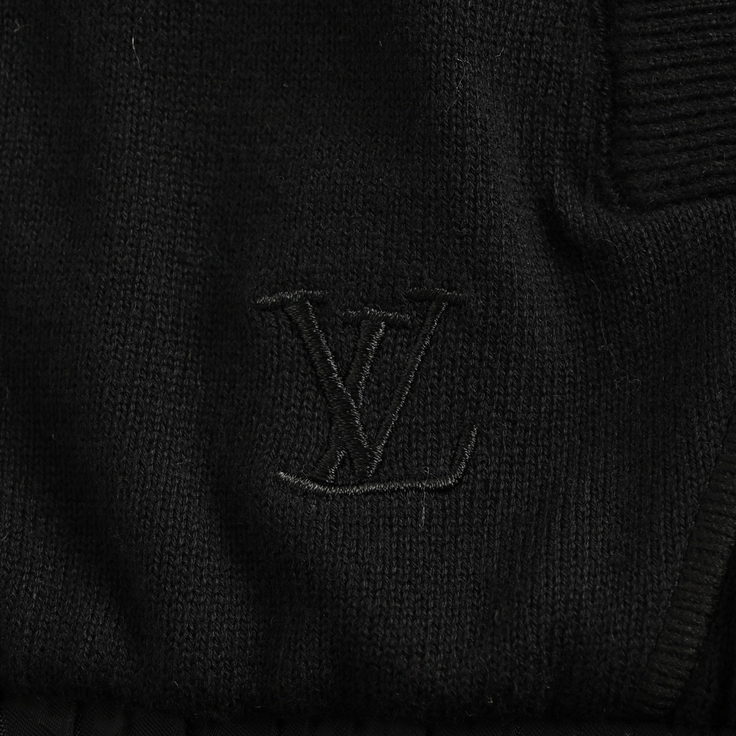 Louis Vuitton/路易威登 25Fw 暗纹老花拼接双面毛衣夹克-High Quatity Cheap Brand wholesale wholesaler seller Clothes Bags handbags Sneakers Top Fashion Clothing Shoes from China Factory Chinese suppliers best Quality Beautiful Price Louis Vuitton/路易威登 25Fw 暗纹老花拼接双面毛衣夹克
