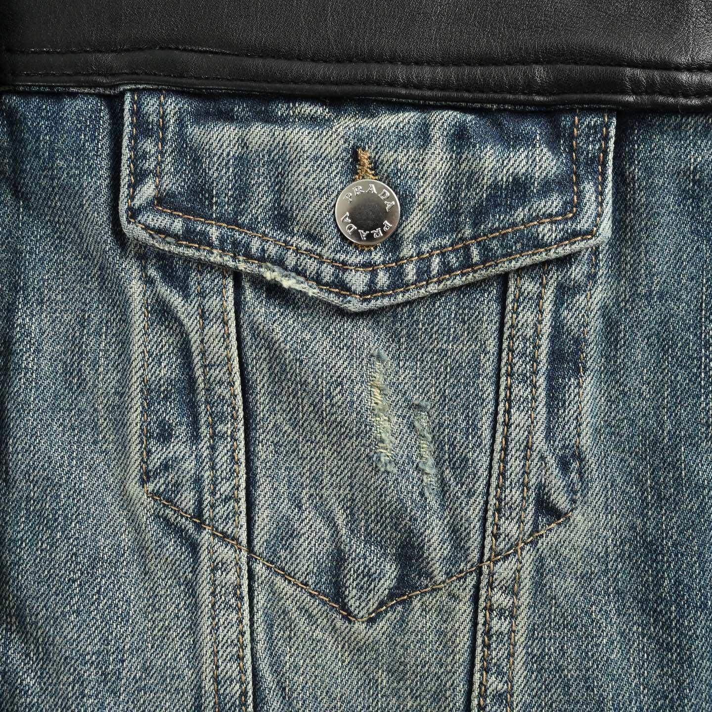 Prada/普拉达 25Fw 皮革拼接牛仔夹克外套 Prada/普拉达 25Fw 皮革拼接牛仔夹克外套