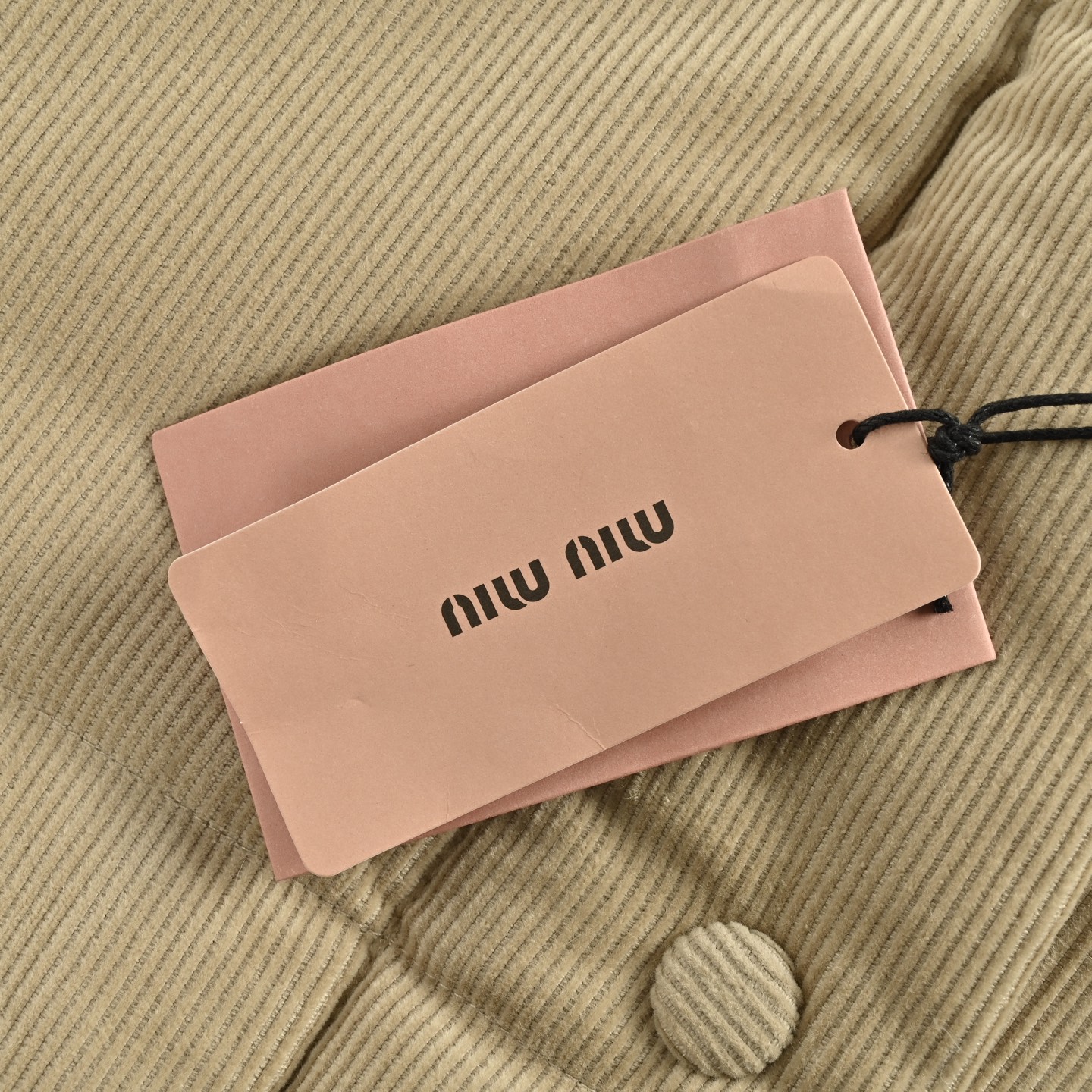Miu Miu/缪缪 贴布绣灯芯绒立领羽绒服 Miu Miu/缪缪 贴布绣灯芯绒立领羽绒服