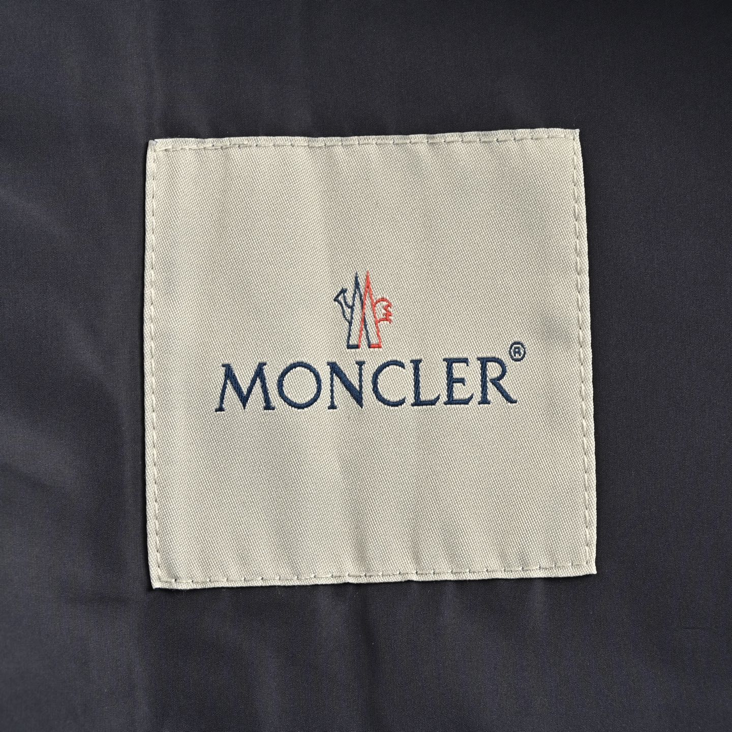 Moncler/蒙口 25Fw 徽标织带尼龙冲锋衣夹克外套-High Quatity Cheap Brand wholesale wholesaler seller Clothes Bags handbags Sneakers Top Fashion Clothing Shoes from China Factory Chinese suppliers best Quality Beautiful Price Moncler/蒙口 25Fw 徽标织带尼龙冲锋衣夹克外套