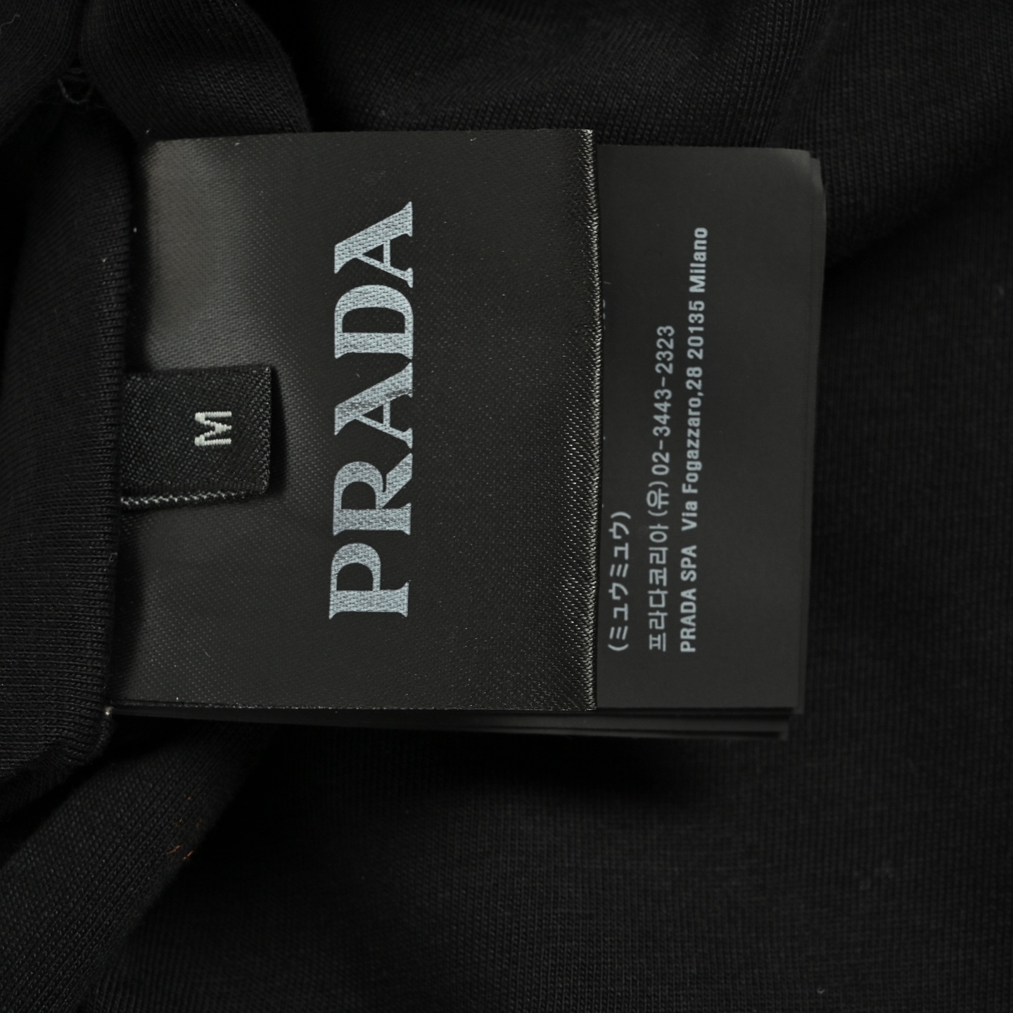 Prada/普拉达 25Fw 三角布标双面穿夹克外套 胸口饰有三角布标-High Quatity Cheap Brand wholesale wholesaler seller Clothes Bags handbags Sneakers Top Fashion Clothing Shoes from China Factory Chinese suppliers best Quality Beautiful Price Prada/普拉达 25Fw 三角布标双面穿夹克外套 胸口饰有三角布标