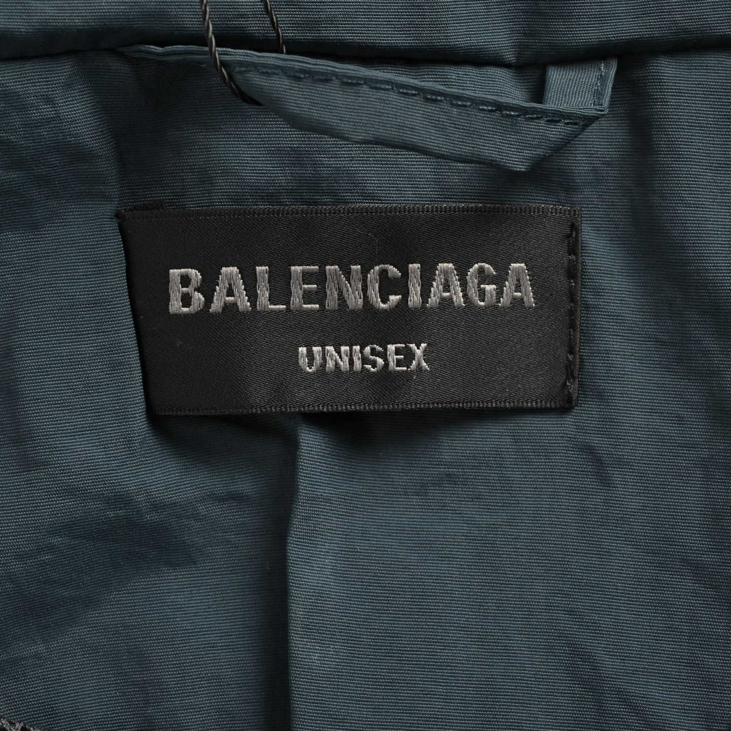 Balenciaga/巴黎世家 25Fw 前小后大字母立领外套 Balenciaga/巴黎世家 25Fw 前小后大字母立领外套
