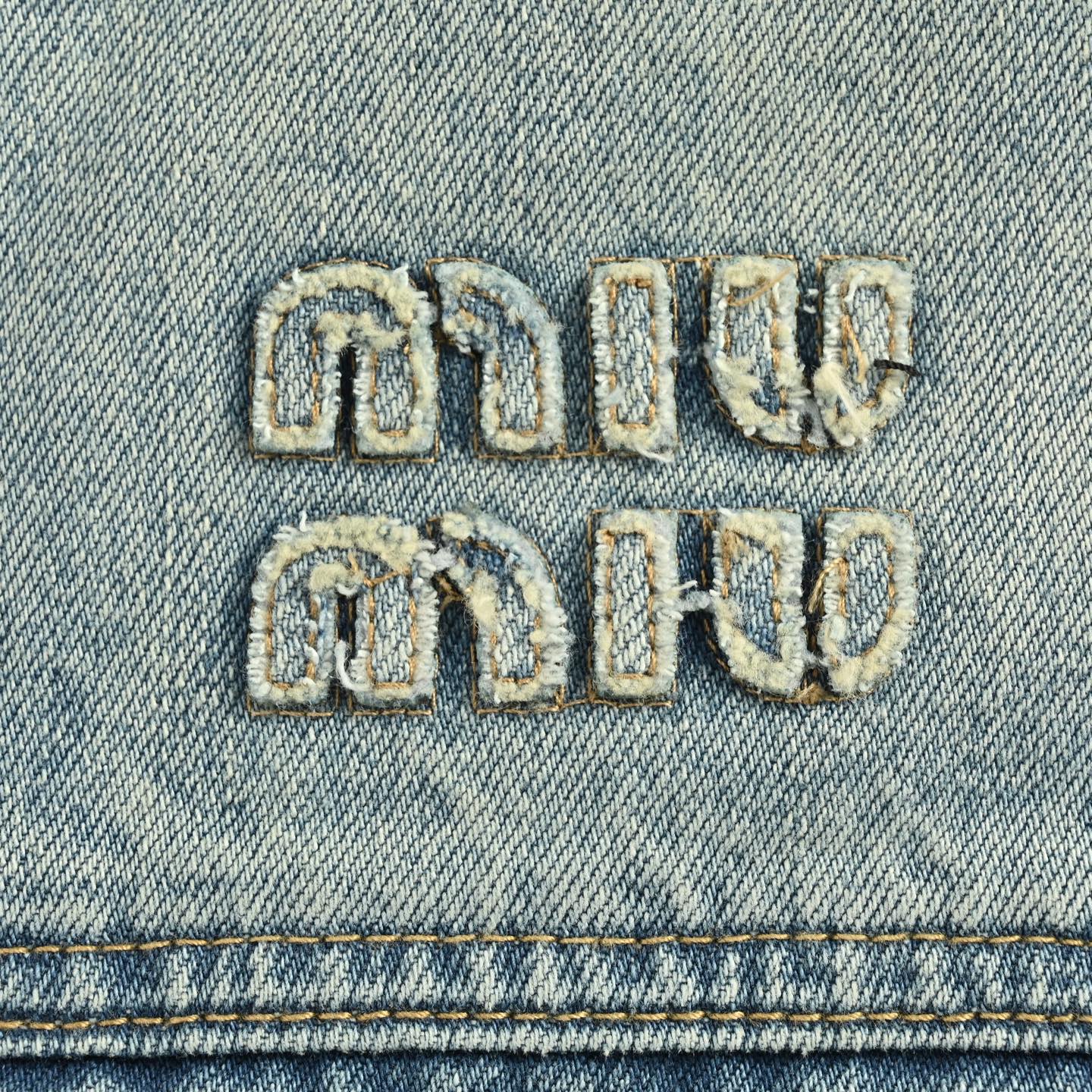 Miu Miu 24Fw Miu字母贴布绣牛仔外套 Miu Miu 24Fw Miu字母贴布绣牛仔外套