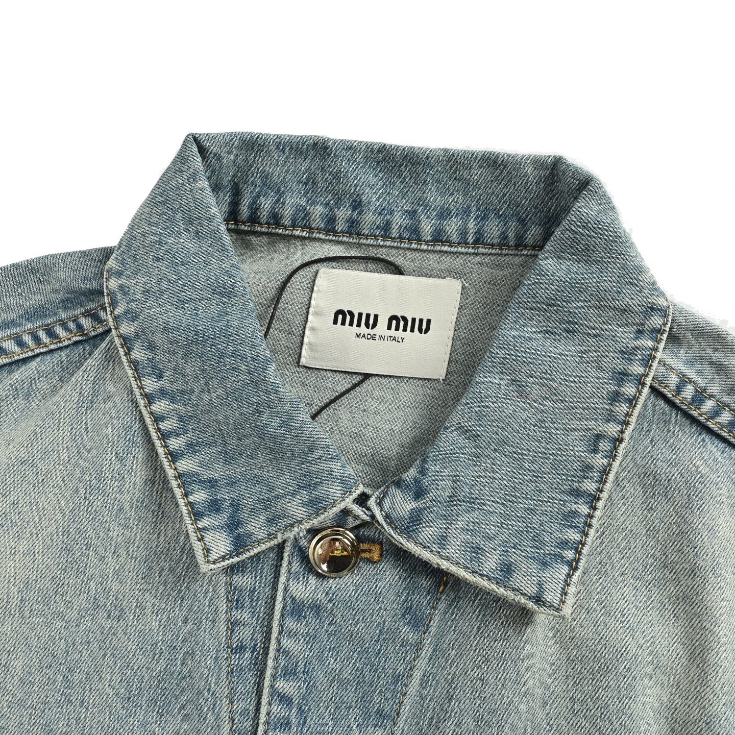Miu Miu 24Fw Miu字母贴布绣牛仔外套 Miu Miu 24Fw Miu字母贴布绣牛仔外套