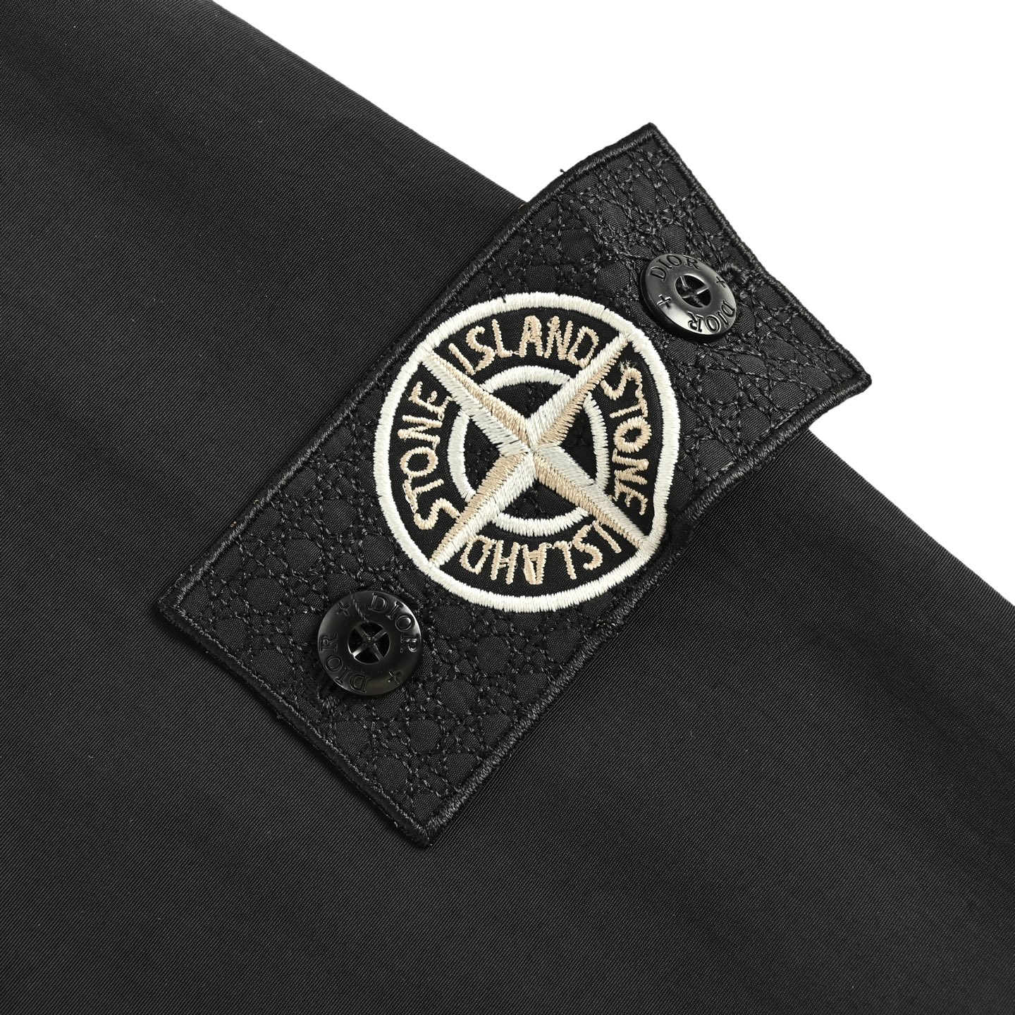 Dior/迪奥 石头岛联名刺绣徽标棒球服外套 定制定染纯棉混纺材质 Dior/迪奥 石头岛联名刺绣徽标棒球服外套 定制定染纯棉混纺材质