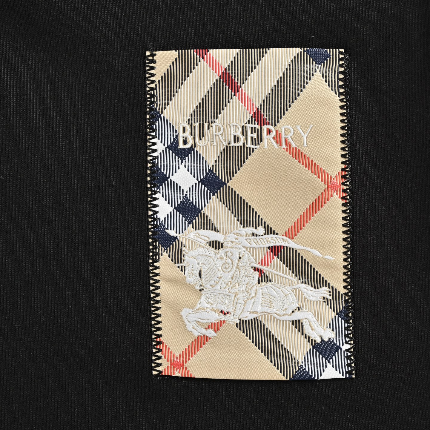 Burberry/巴宝莉 25ss 下摆战马格纹标签长袖 Burberry/巴宝莉 25ss 下摆战马格纹标签长袖