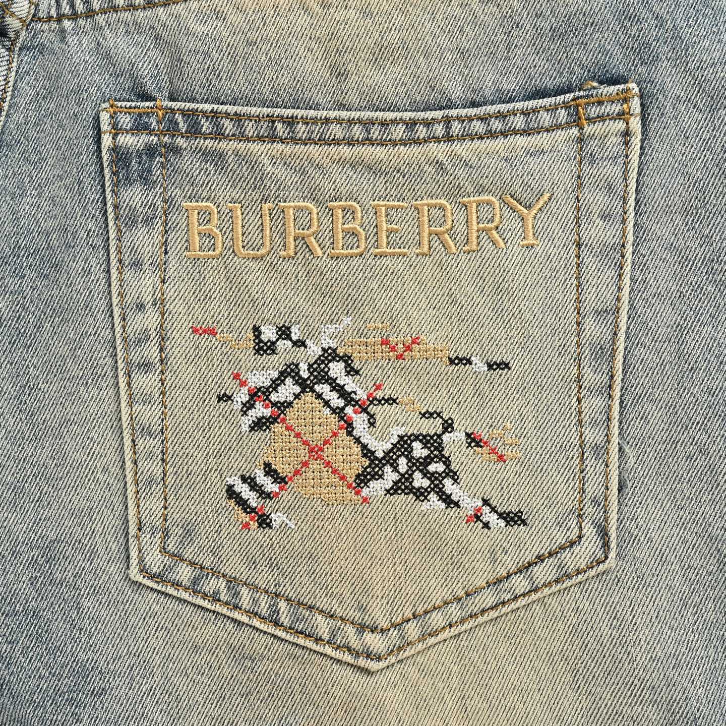 Burberry/巴宝莉 25Fw 后袋格纹战马牛仔裤 Burberry/巴宝莉 25Fw 后袋格纹战马牛仔裤