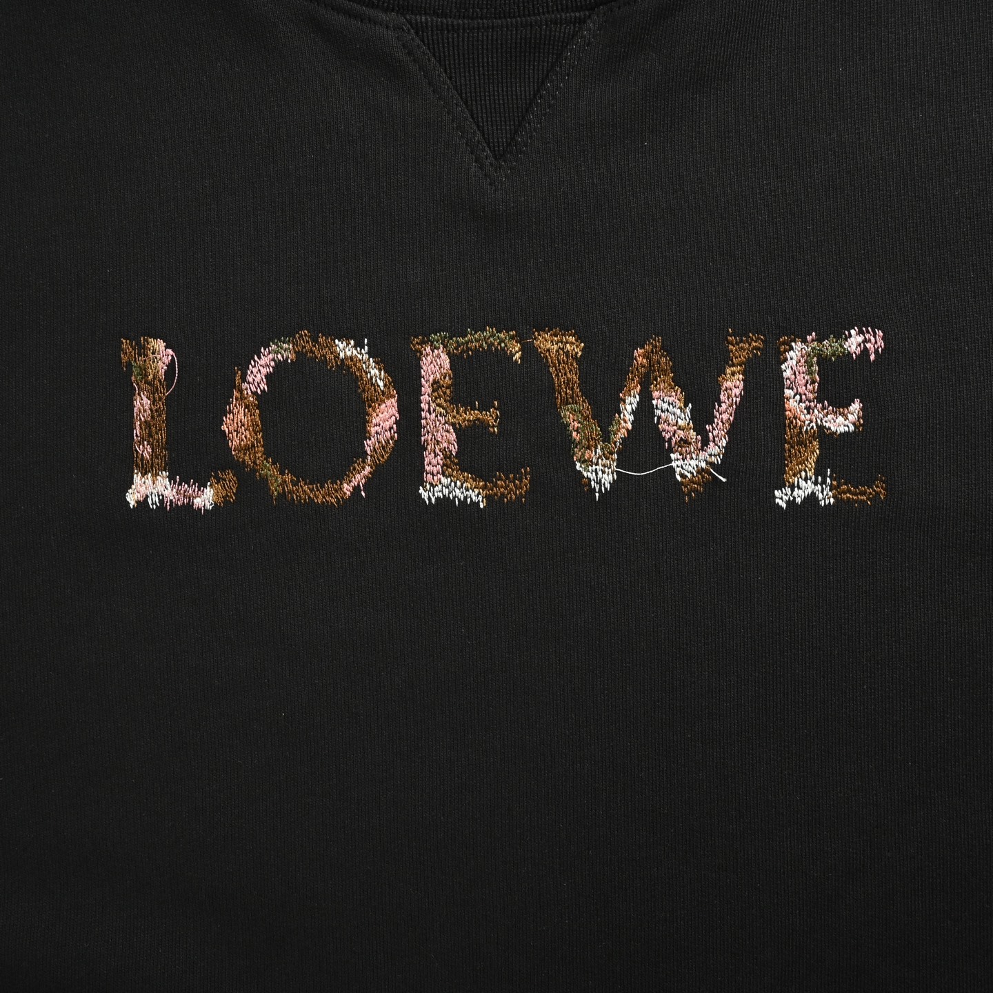 Loewe/罗意威 25Fw Loe渐变字母刺绣圆领卫衣 Loewe/罗意威 25Fw Loe渐变字母刺绣圆领卫衣
