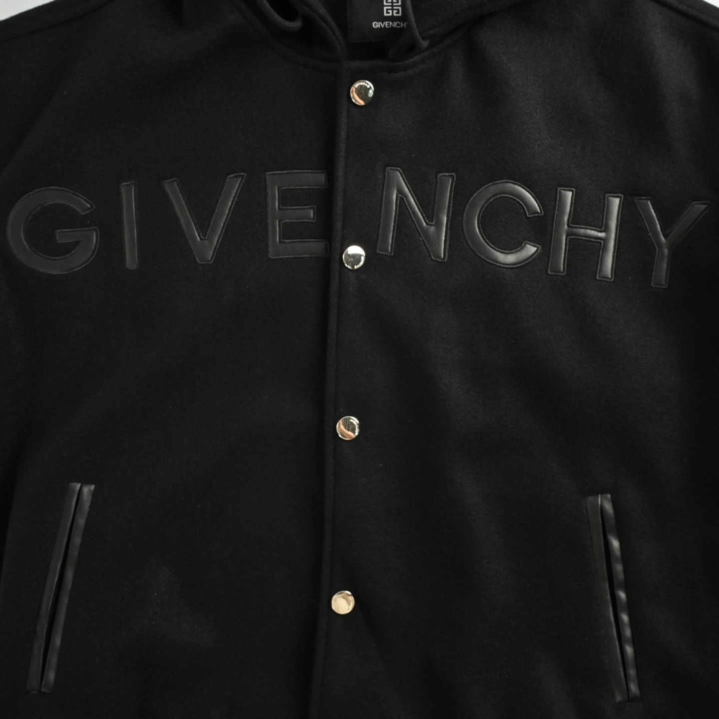 GIVENCHY/纪梵希 25Fw 连帽棒球服外套-High Quatity Cheap Brand wholesale wholesaler seller Clothes Bags handbags Sneakers Top Fashion Clothing Shoes from China Factory Chinese suppliers best Quality Beautiful Price GIVENCHY/纪梵希 25Fw 连帽棒球服外套