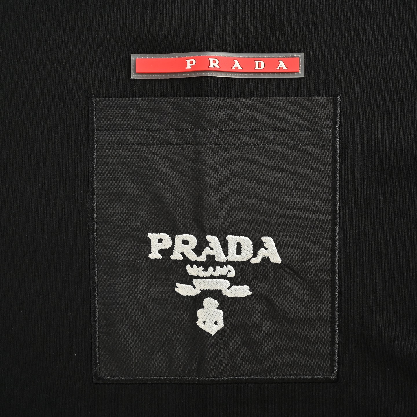 Prada/普拉达 红色硅胶饰条口袋刺绣短袖