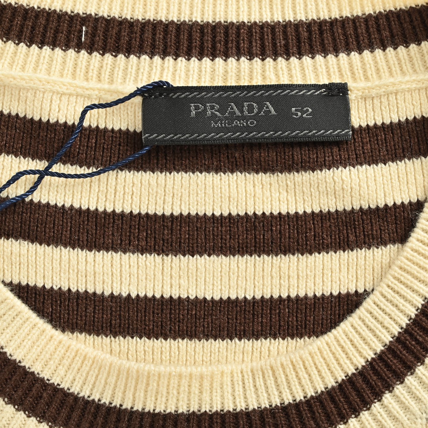 Prada/普拉达 25Fw 条纹刺绣圆领毛衣-High Quatity Cheap Brand wholesale wholesaler seller Clothes Bags handbags Sneakers Top Fashion Clothing Shoes from China Factory Chinese suppliers best Quality Beautiful Price Prada/普拉达 25Fw 条纹刺绣圆领毛衣