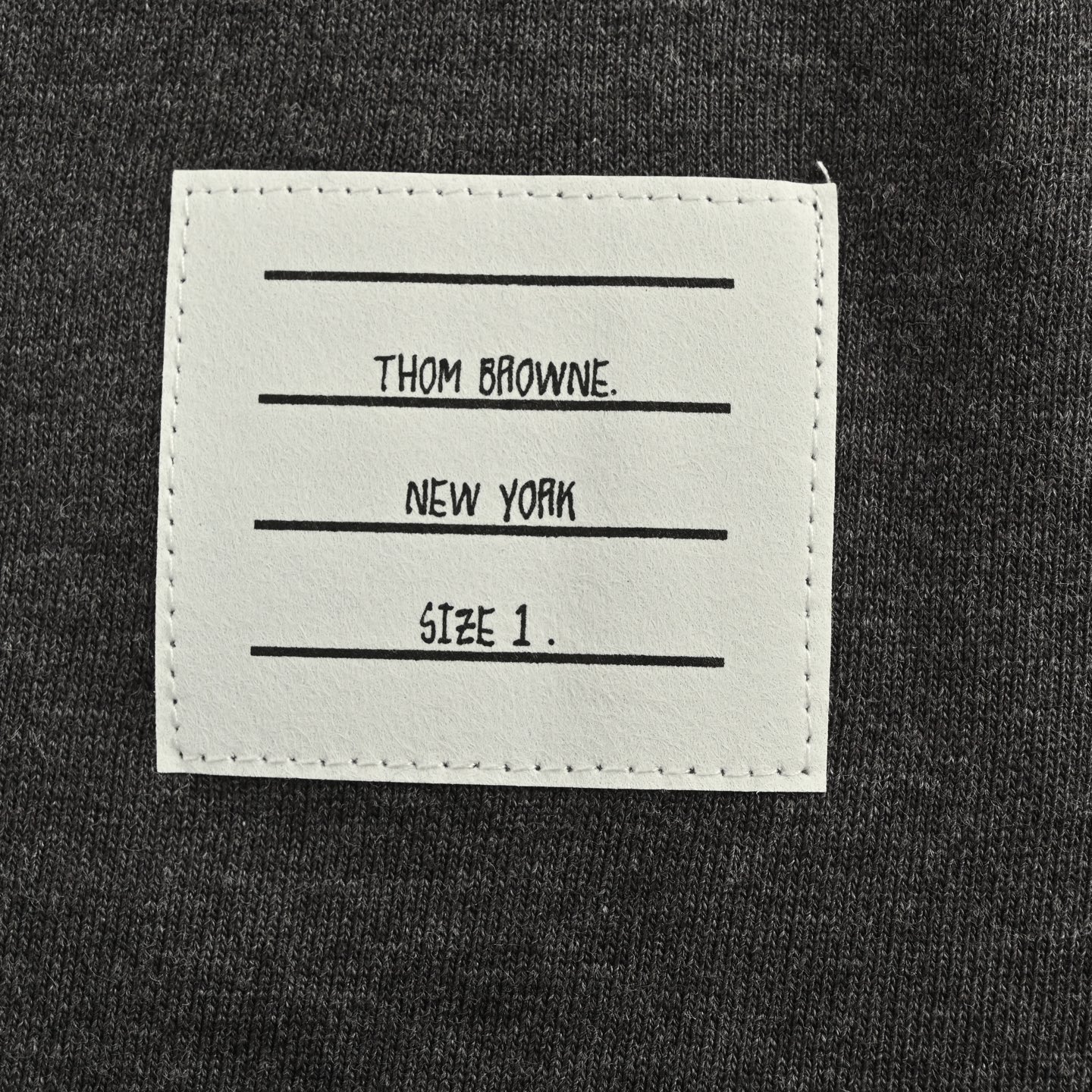 Thom Browne/汤姆布朗 经典色织拉链外套 领口三角单独横机摇-High Quatity Cheap Brand wholesale wholesaler seller Clothes Bags handbags Sneakers Top Fashion Clothing Shoes from China Factory Chinese suppliers best Quality Beautiful Price Thom Browne/汤姆布朗 经典色织拉链外套 领口三角单独横机摇