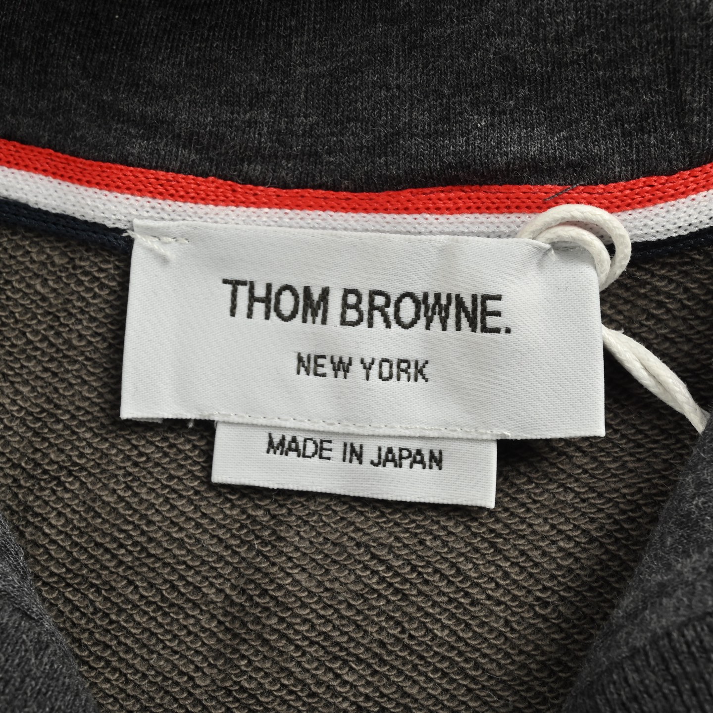 Thom Browne/汤姆布朗 经典色织拉链外套 领口三角单独横机摇-High Quatity Cheap Brand wholesale wholesaler seller Clothes Bags handbags Sneakers Top Fashion Clothing Shoes from China Factory Chinese suppliers best Quality Beautiful Price Thom Browne/汤姆布朗 经典色织拉链外套 领口三角单独横机摇