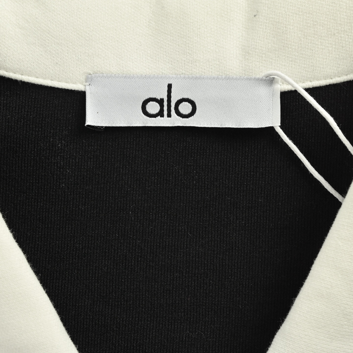 ALO 字母刺绣翻领Polo长袖 采用定制面料 添加杜邦公司Sorona 索罗娜-High Quatity Cheap Brand wholesale wholesaler seller Clothes Bags handbags Sneakers Top Fashion Clothing Shoes from China Factory Chinese suppliers best Quality Beautiful Price ALO 字母刺绣翻领Polo长袖 采用定制面料 添加杜邦公司Sorona 索罗娜