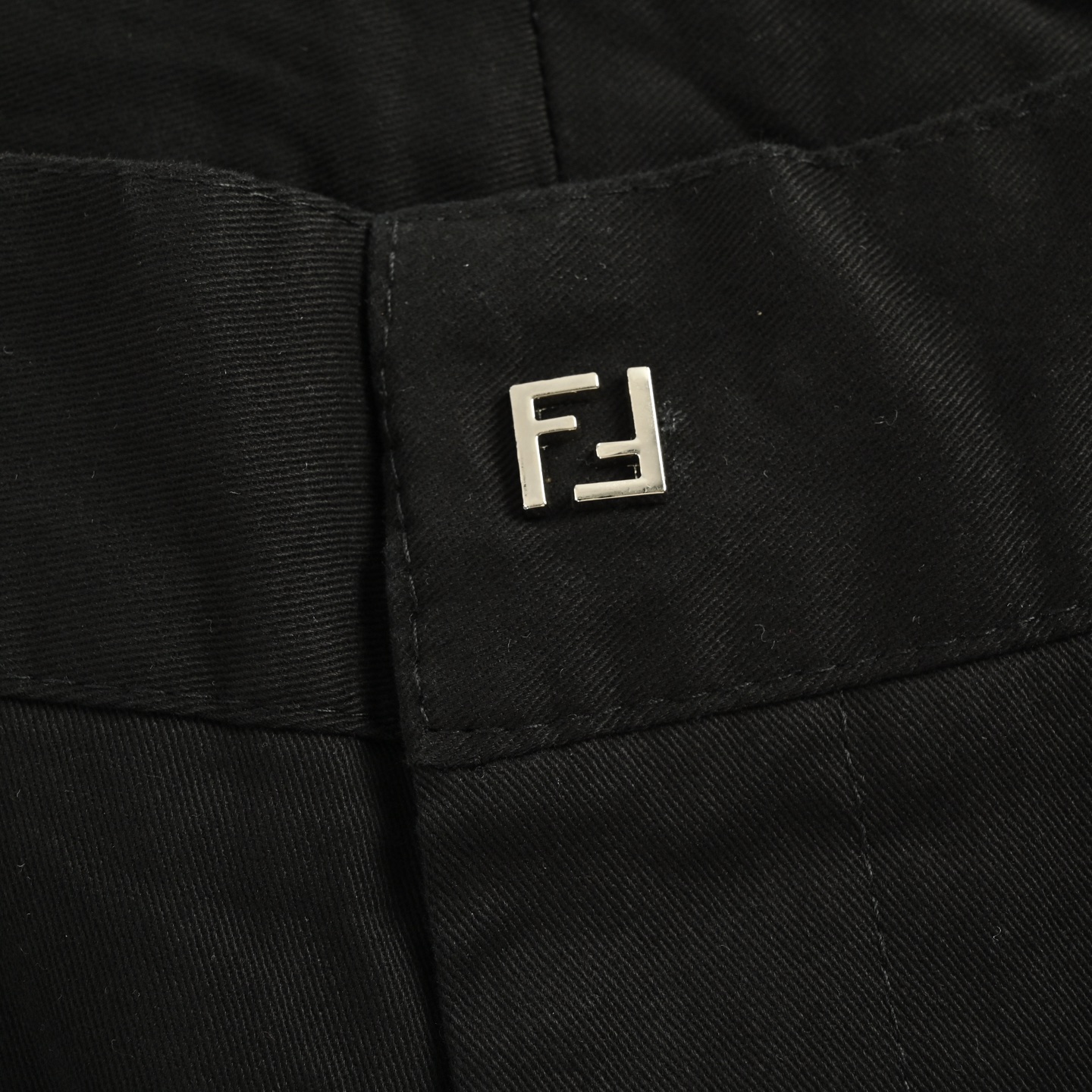 Fendi/芬迪 金属FF扣休闲长裤 定制丝光棉微弹密织料-High Quatity Cheap Brand wholesale wholesaler seller Clothes Bags handbags Sneakers Top Fashion Clothing Shoes from China Factory Chinese suppliers best Quality Beautiful Price Fendi/芬迪 金属FF扣休闲长裤 定制丝光棉微弹密织料