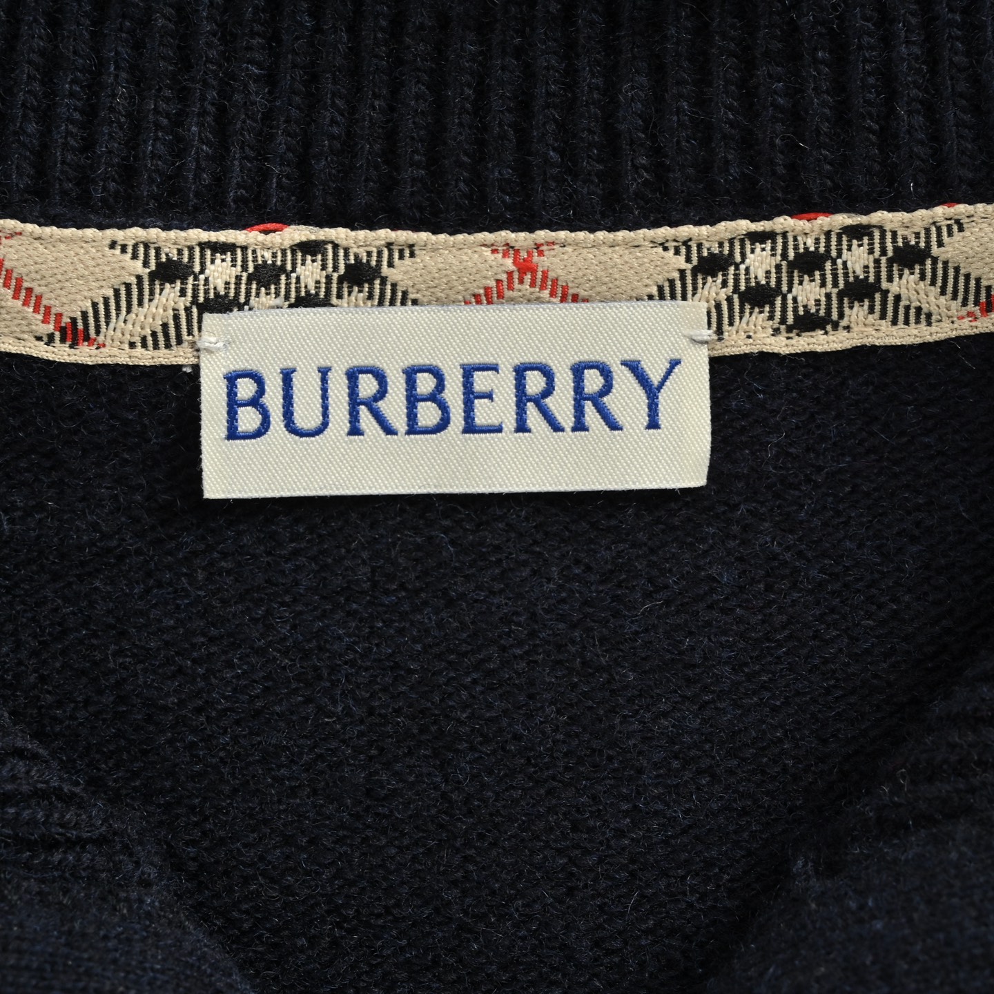 Burberry/巴宝莉 25Fw 战马绣半拉链针织毛衣-High Quatity Cheap Brand wholesale wholesaler seller Clothes Bags handbags Sneakers Top Fashion Clothing Shoes from China Factory Chinese suppliers best Quality Beautiful Price Burberry/巴宝莉 25Fw 战马绣半拉链针织毛衣
