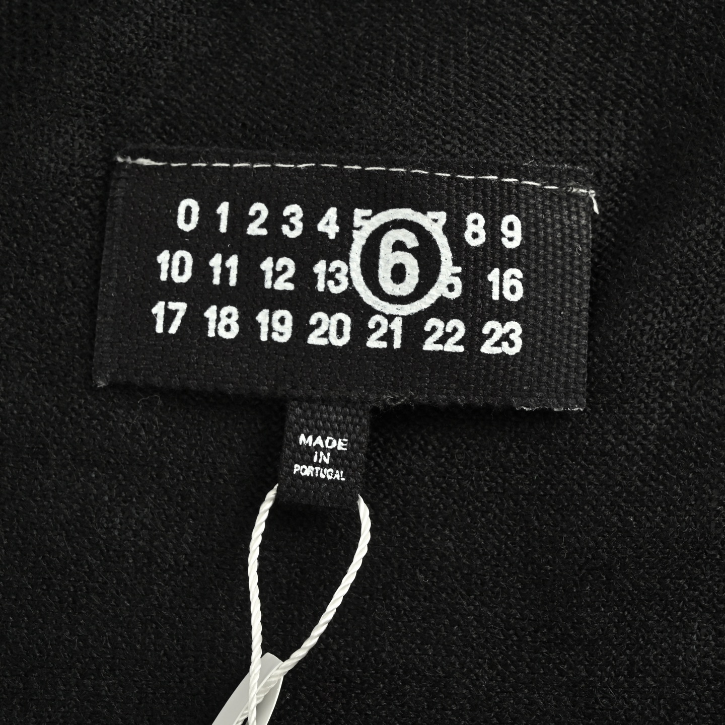 Maison Margiela/马吉拉 25Fw 线条门襟开衫毛衣-High Quatity Cheap Brand wholesale wholesaler seller Clothes Bags handbags Sneakers Top Fashion Clothing Shoes from China Factory Chinese suppliers best Quality Beautiful Price Maison Margiela/马吉拉 25Fw 线条门襟开衫毛衣