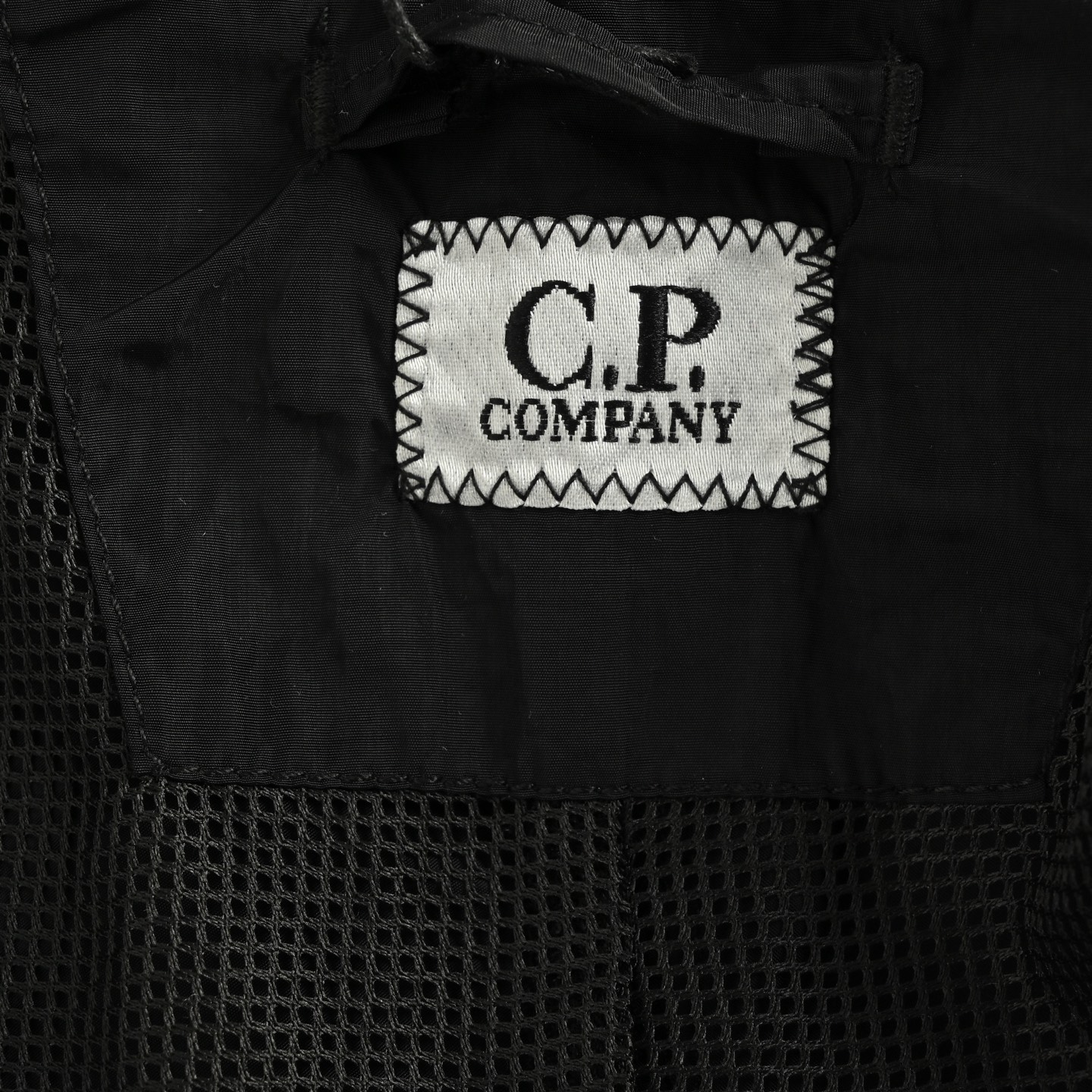 C.P 55Fw 金属尼龙褶皱连帽外套-High Quatity Cheap Brand wholesale wholesaler seller Clothes Bags handbags Sneakers Top Fashion Clothing Shoes from China Factory Chinese suppliers best Quality Beautiful Price C.P 55Fw 金属尼龙褶皱连帽外套