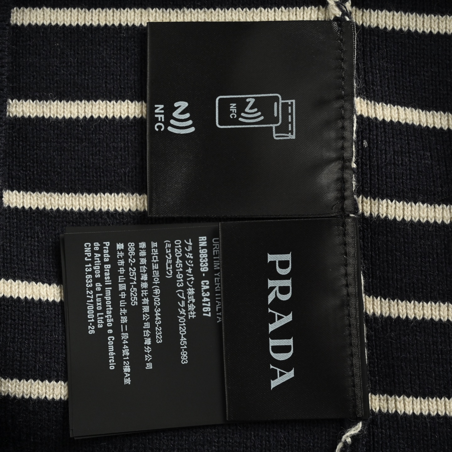 Prada/普拉达 肩扣条纹针织侧开毛衣-High Quatity Cheap Brand wholesale wholesaler seller Clothes Bags handbags Sneakers Top Fashion Clothing Shoes from China Factory Chinese suppliers best Quality Beautiful Price Prada/普拉达 肩扣条纹针织侧开毛衣