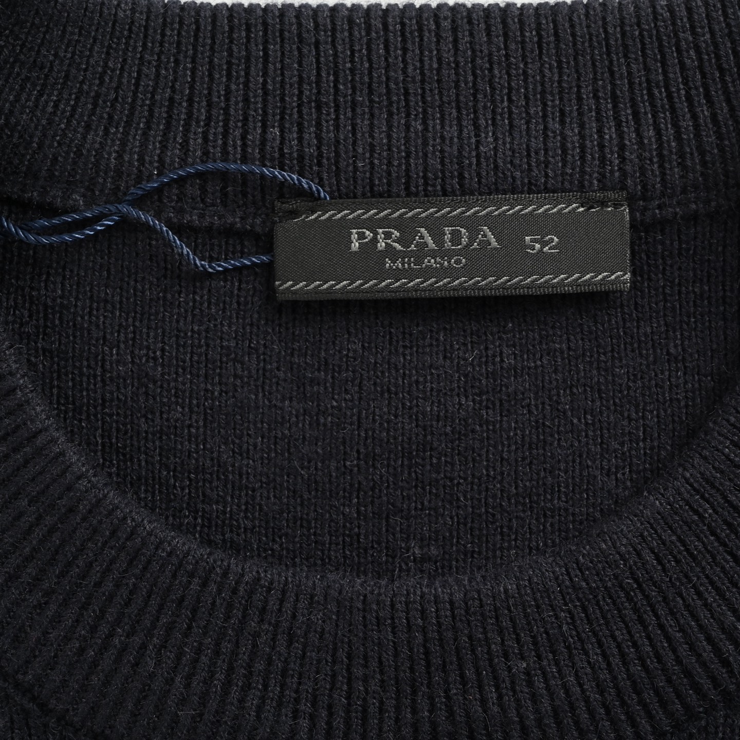 Prada/普拉达 肩扣条纹针织侧开毛衣-High Quatity Cheap Brand wholesale wholesaler seller Clothes Bags handbags Sneakers Top Fashion Clothing Shoes from China Factory Chinese suppliers best Quality Beautiful Price Prada/普拉达 肩扣条纹针织侧开毛衣