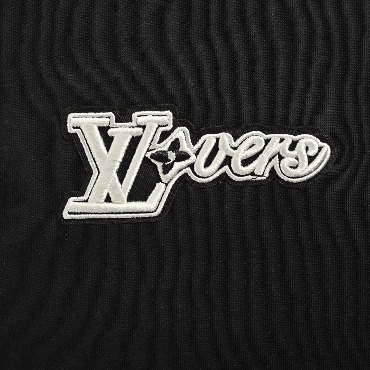 Louis Vuitton/路易威登 25Fw 菲董小标刺绣圆领卫衣-High Quatity Cheap Brand wholesale wholesaler seller Clothes Bags handbags Sneakers Top Fashion Clothing Shoes from China Factory Chinese suppliers best Quality Beautiful Price Louis Vuitton/路易威登 25Fw 菲董小标刺绣圆领卫衣