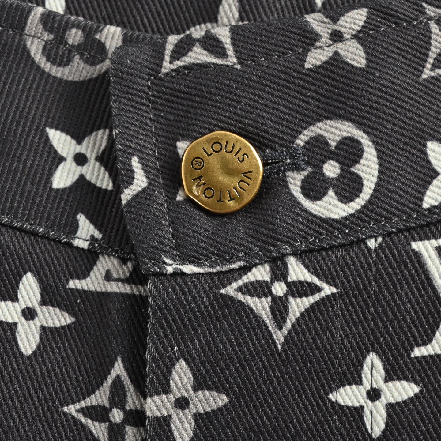 Louis Vuitton/路易威登 满印渲染牛仔裤-High Quatity Cheap Brand wholesale wholesaler seller Clothes Bags handbags Sneakers Top Fashion Clothing Shoes from China Factory Chinese suppliers best Quality Beautiful Price Louis Vuitton/路易威登 满印渲染牛仔裤