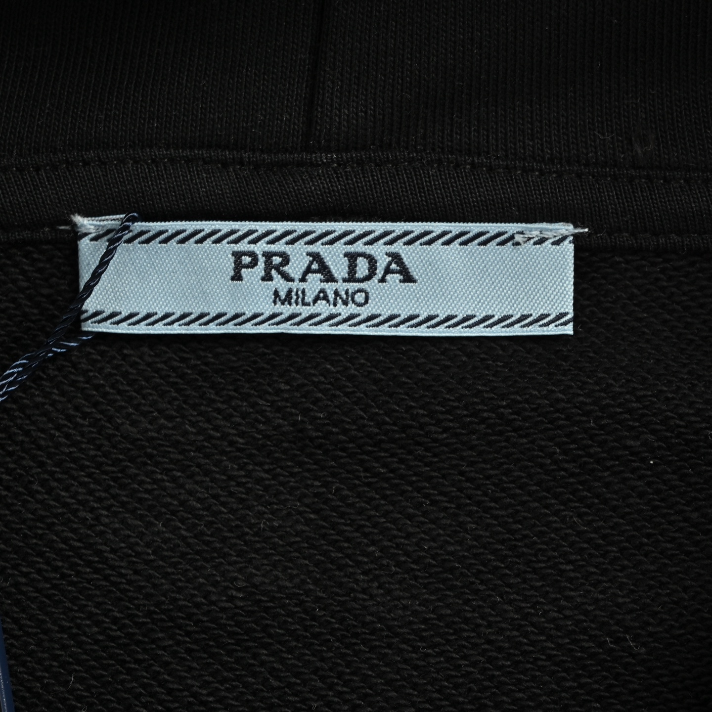 Prada/普拉达 25Fw 胸前小字母刺绣连帽卫衣