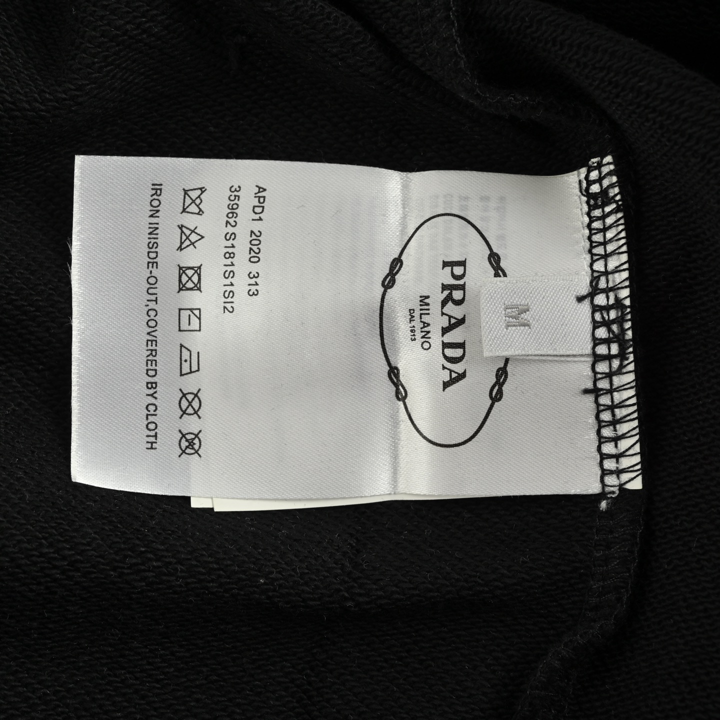 Prada/普拉达 25Fw 胸前小字母刺绣连帽卫衣