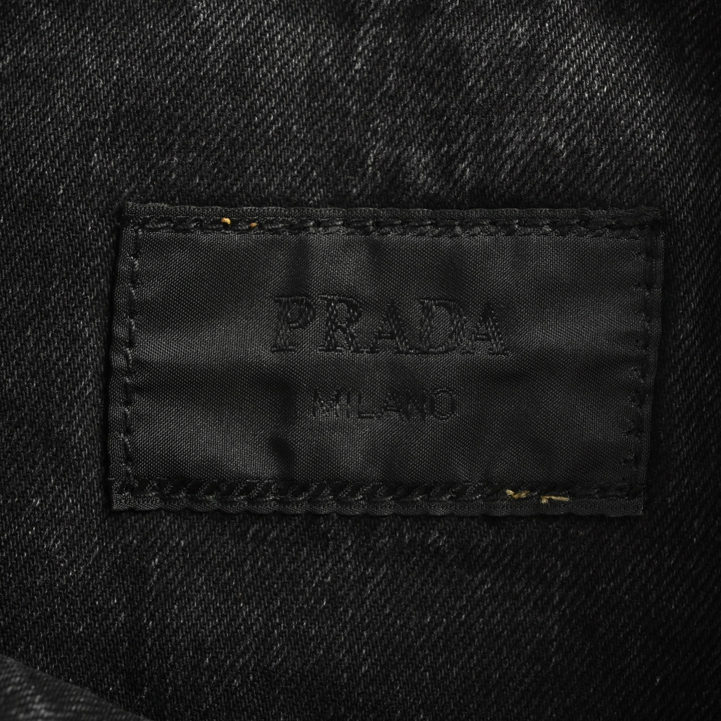 Prada/普拉达 经典纯色水洗圆领牛仔外套-High Quatity Cheap Brand wholesale wholesaler seller Clothes Bags handbags Sneakers Top Fashion Clothing Shoes from China Factory Chinese suppliers best Quality Beautiful Price Prada/普拉达 经典纯色水洗圆领牛仔外套