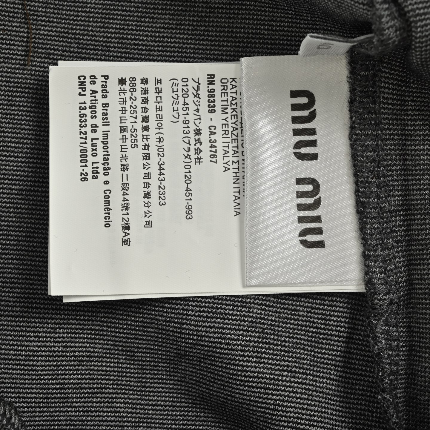 Miu Miu/缪缪 撞色斜拉链翻领卫衣