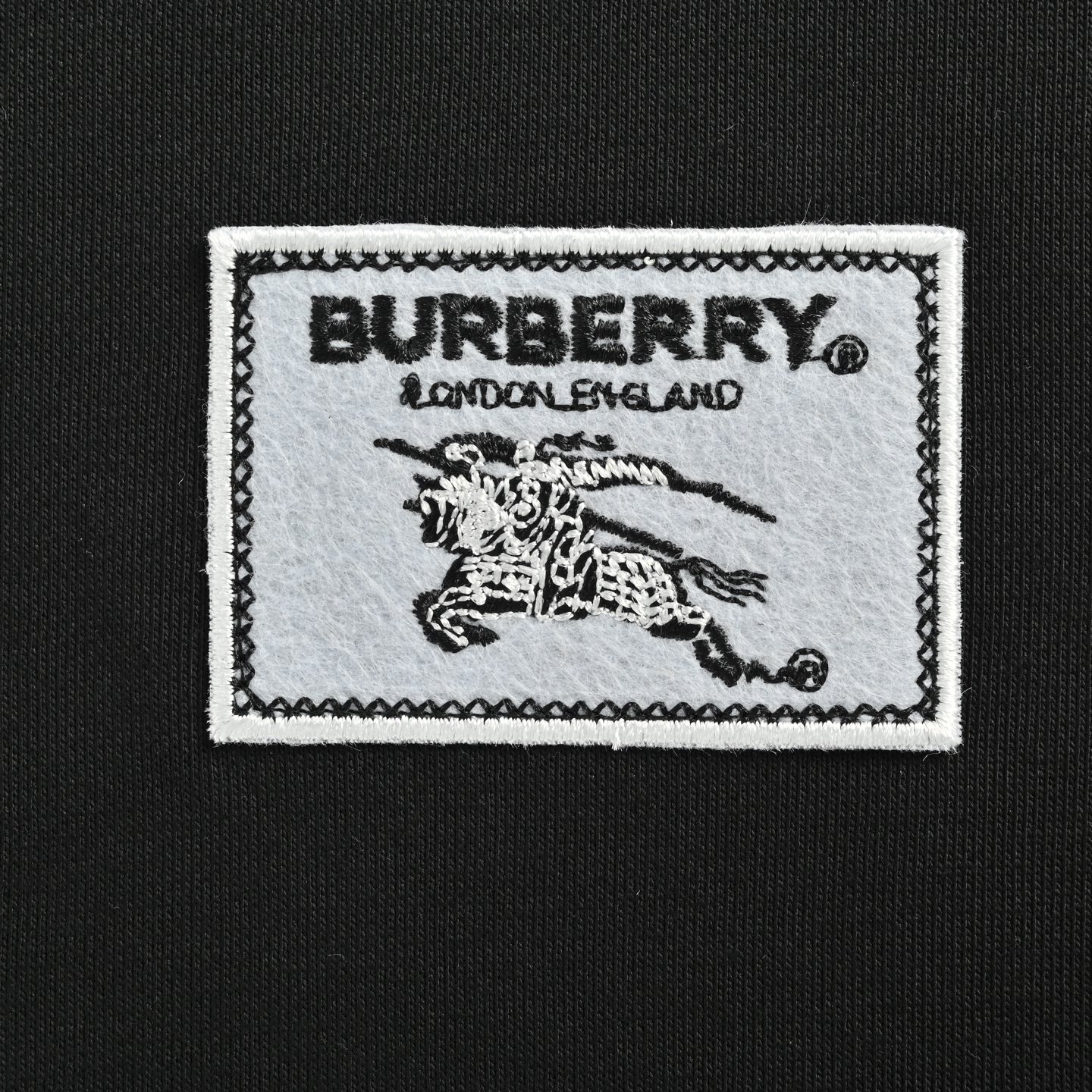 Burberry/巴宝莉 25Fw 贴布战马圆领卫衣-High Quatity Cheap Brand wholesale wholesaler seller Clothes Bags handbags Sneakers Top Fashion Clothing Shoes from China Factory Chinese suppliers best Quality Beautiful Price Burberry/巴宝莉 25Fw 贴布战马圆领卫衣