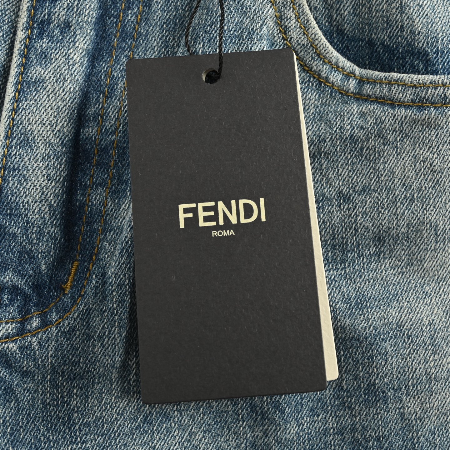 Fendi/芬迪 25Fw后袋小怪兽眼睛牛仔裤-High Quatity Cheap Brand wholesale wholesaler seller Clothes Bags handbags Sneakers Top Fashion Clothing Shoes from China Factory Chinese suppliers best Quality Beautiful Price Fendi/芬迪 25Fw后袋小怪兽眼睛牛仔裤