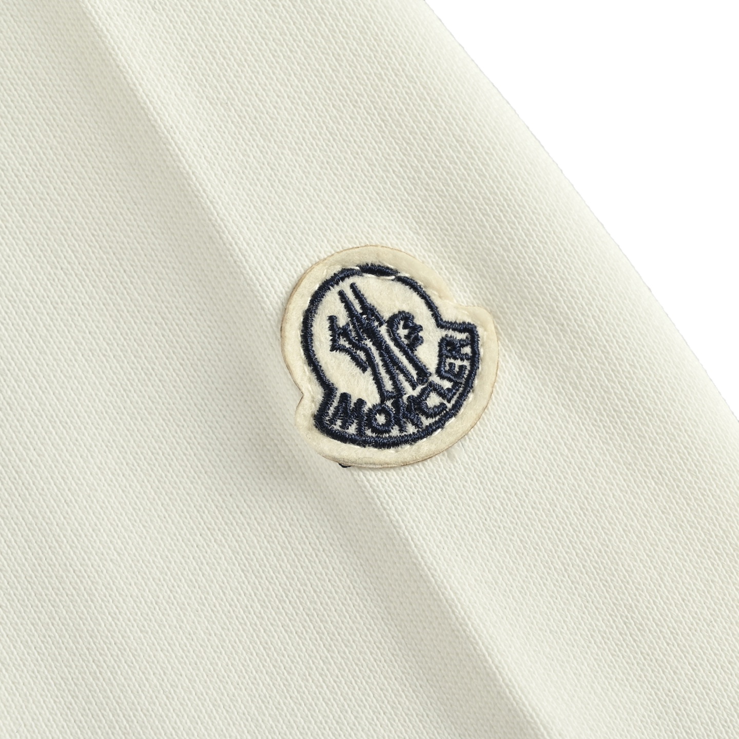 Moncler 蒙口 小怪兽植毛绣花徽章圆领卫衣