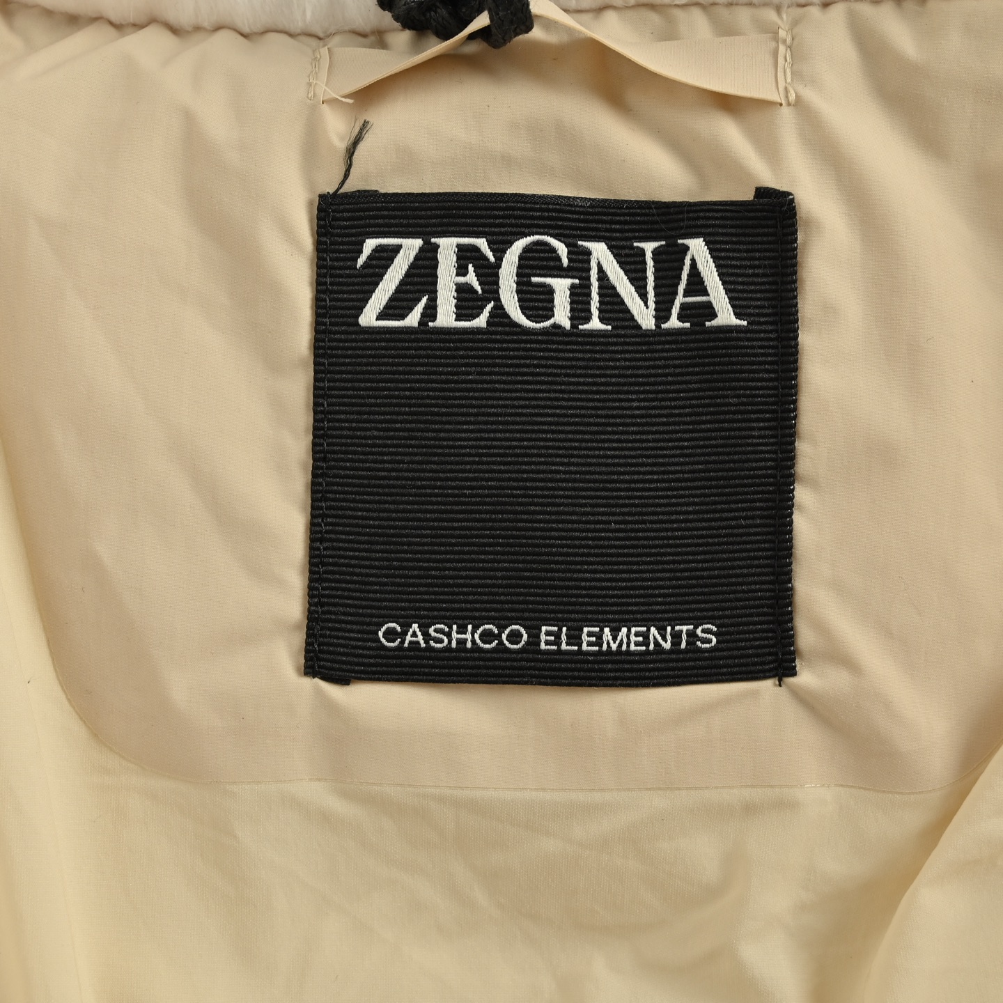 ZEGNA/杰尼亚EZ 灯芯绒拼接压胶羽绒服 ZEGNA/杰尼亚EZ 灯芯绒拼接压胶羽绒服