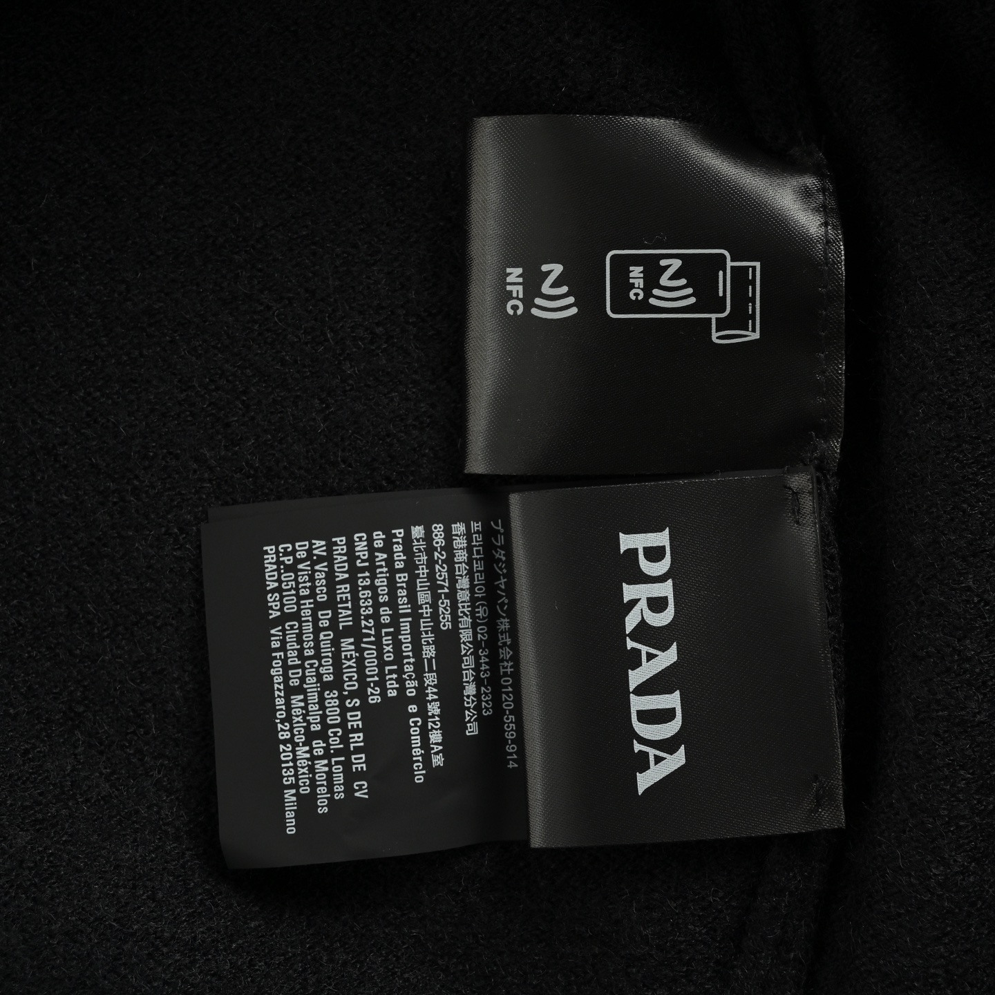 Prada/普拉达 25Fw 后背三角标开衫毛衣外套-High Quatity Cheap Brand wholesale wholesaler seller Clothes Bags handbags Sneakers Top Fashion Clothing Shoes from China Factory Chinese suppliers best Quality Beautiful Price Prada/普拉达 25Fw 后背三角标开衫毛衣外套