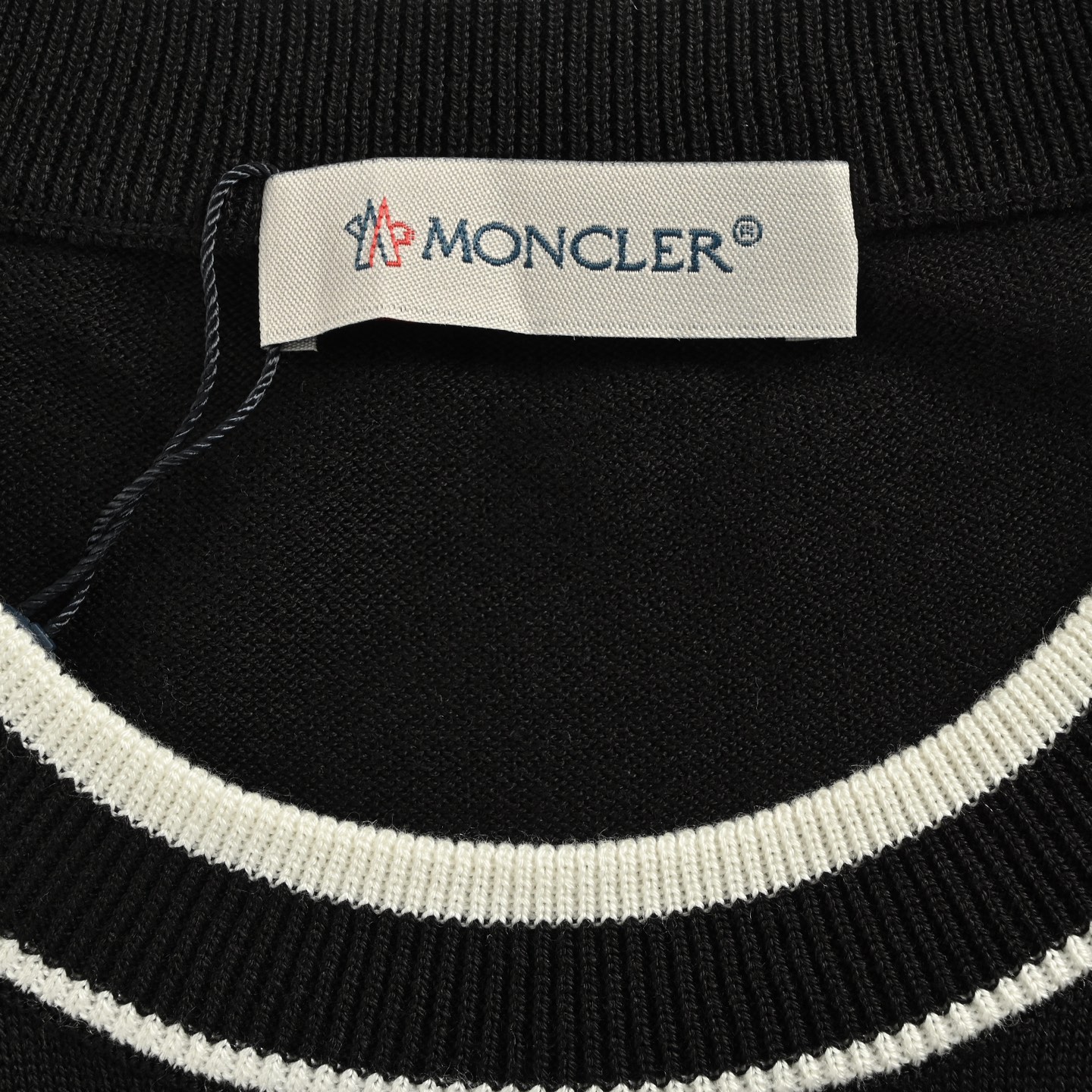 Moncler/蒙口 袖子条纹桑蚕丝针织毛衣-High Quatity Cheap Brand wholesale wholesaler seller Clothes Bags handbags Sneakers Top Fashion Clothing Shoes from China Factory Chinese suppliers best Quality Beautiful Price Moncler/蒙口 袖子条纹桑蚕丝针织毛衣
