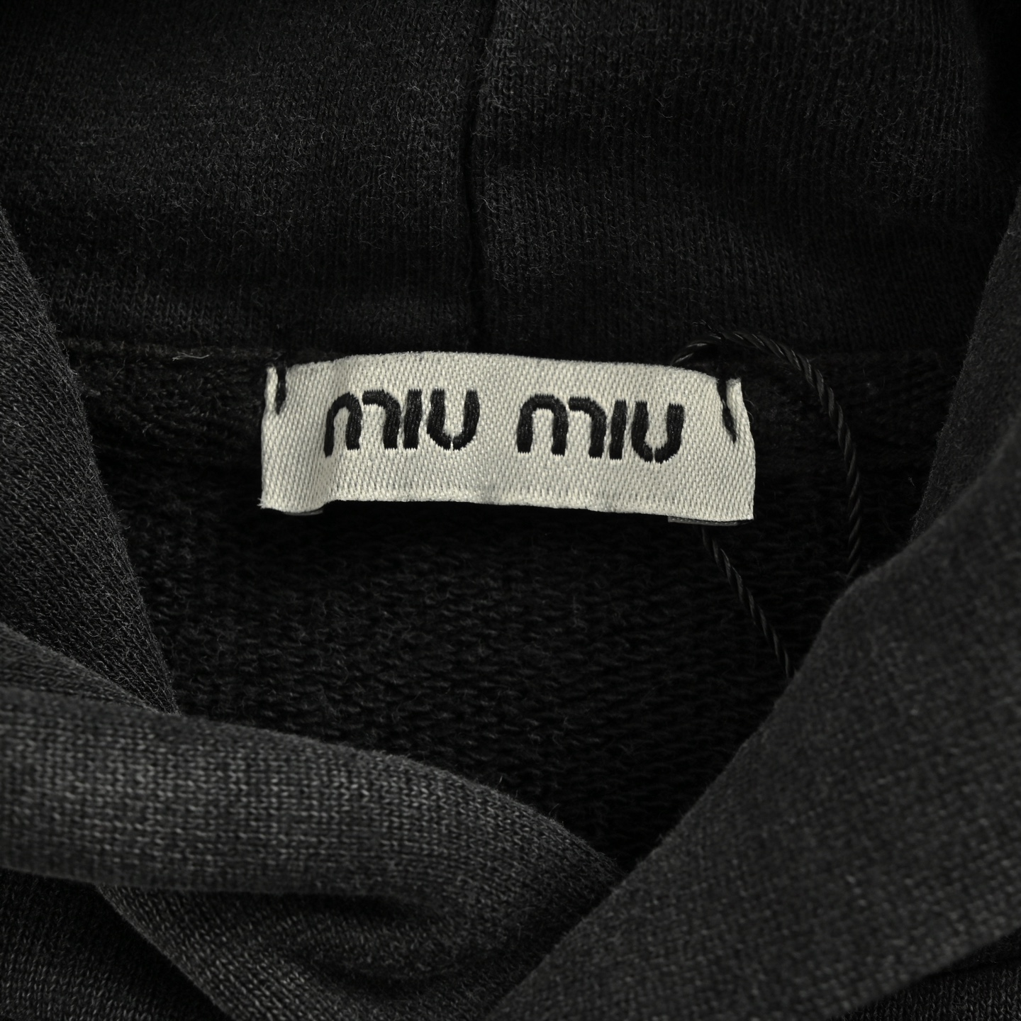 Miu Miu/缪缪 25Fw 字母爱心贴布水洗做旧连帽卫衣