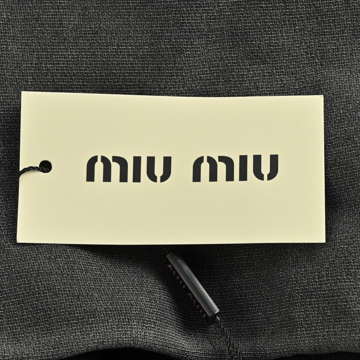 Miu Miu/缪缪 25Fw 字母爱心贴布水洗做旧连帽卫衣