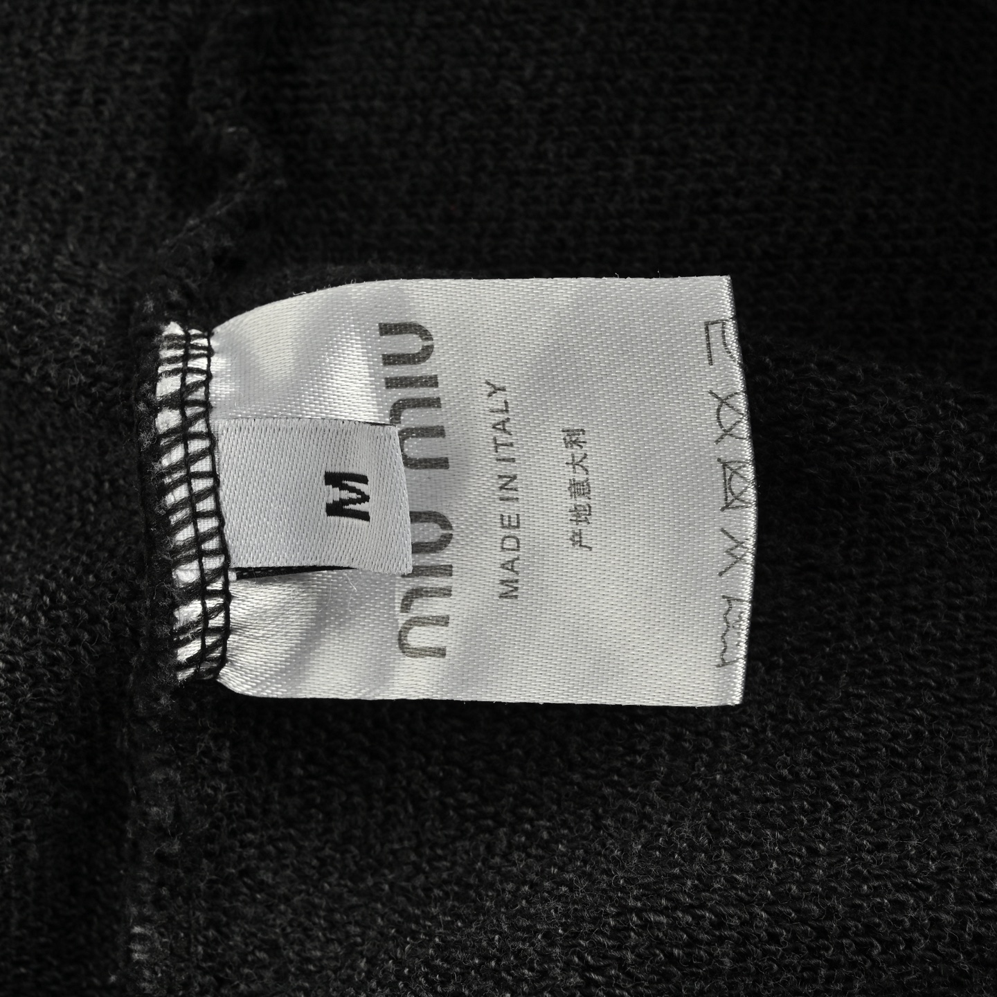 Miu Miu/缪缪 25Fw 字母爱心贴布水洗做旧连帽卫衣