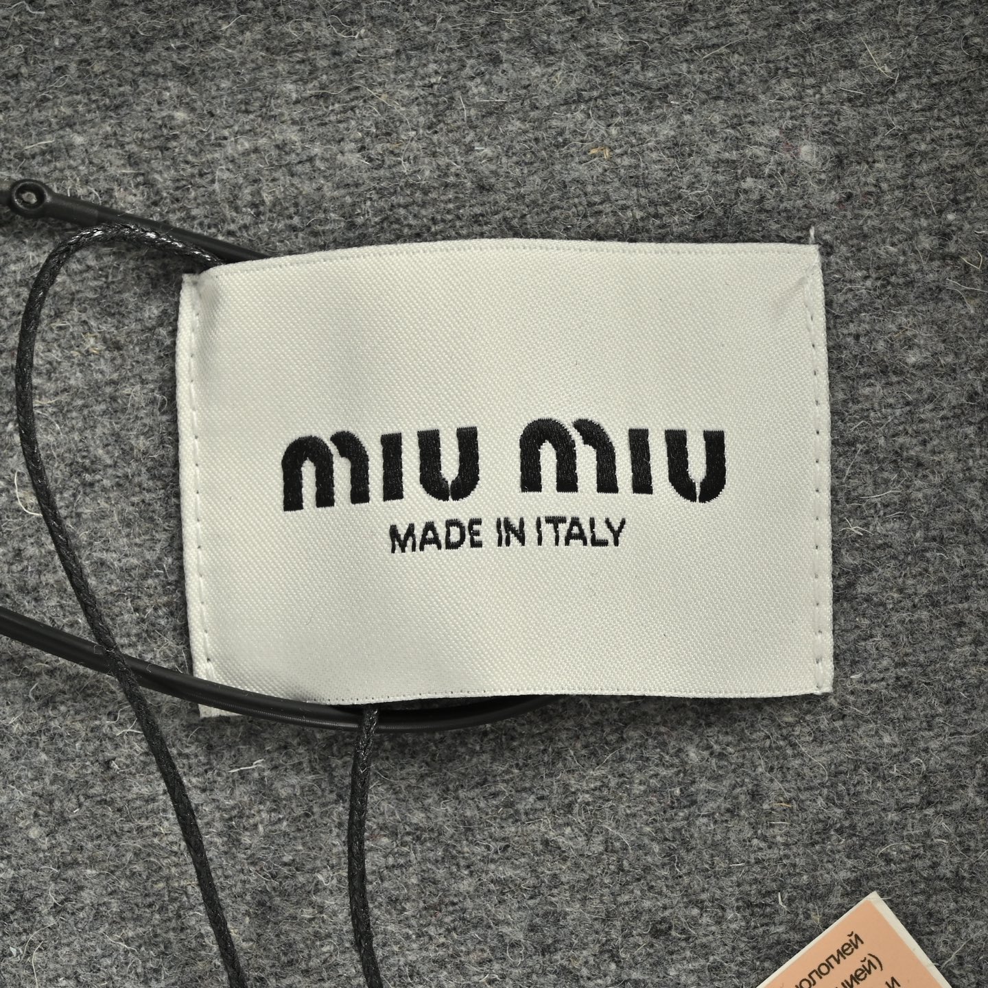 Miu Miu/缪缪 25Fw 刺绣标识拉链羊绒外套 Miu Miu/缪缪 25Fw 刺绣标识拉链羊绒外套