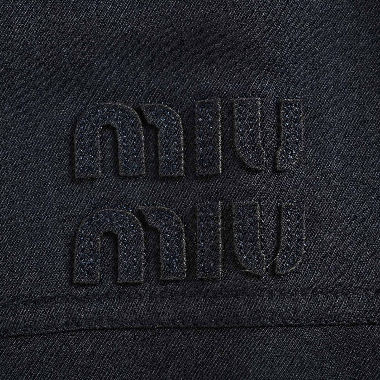 Miu Miu /缪缪 24ss 巴塔维亚高端羊毛夹克 Miu Miu /缪缪 24ss 巴塔维亚高端羊毛夹克