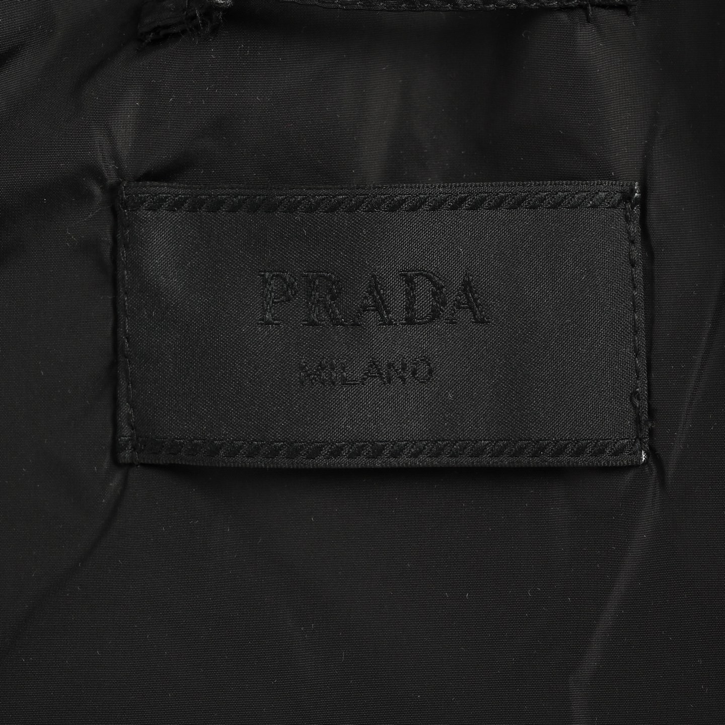 Prada/普拉达 再生尼龙轻薄棉服外套 Prada/普拉达 再生尼龙轻薄棉服外套